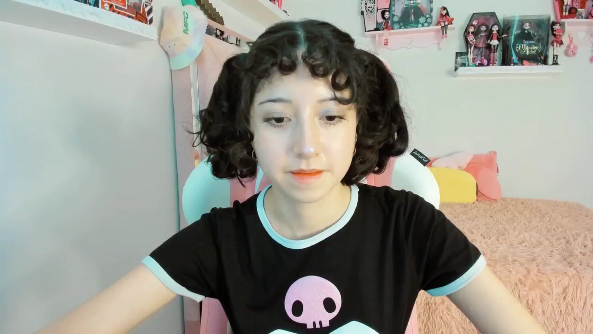 Gallery image thumbnail from Cherrycute666's myfreecams stream on, 01/18/2025, 24:09 image 9 of 20
