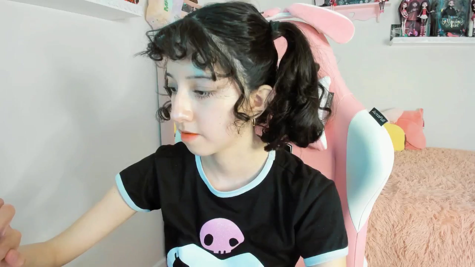 Gallery image thumbnail from Cherrycute666's myfreecams stream on, 01/18/2025, 24:09 image 18 of 20