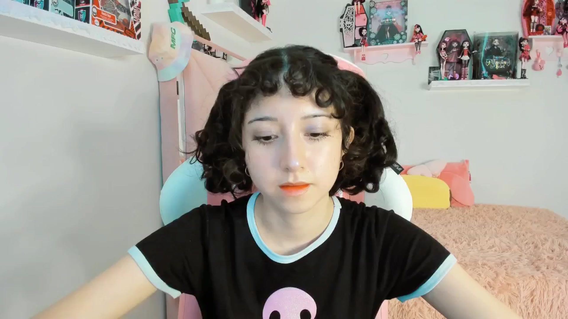 Gallery image thumbnail from Cherrycute666's myfreecams stream on, 01/18/2025, 24:09 image 11 of 20