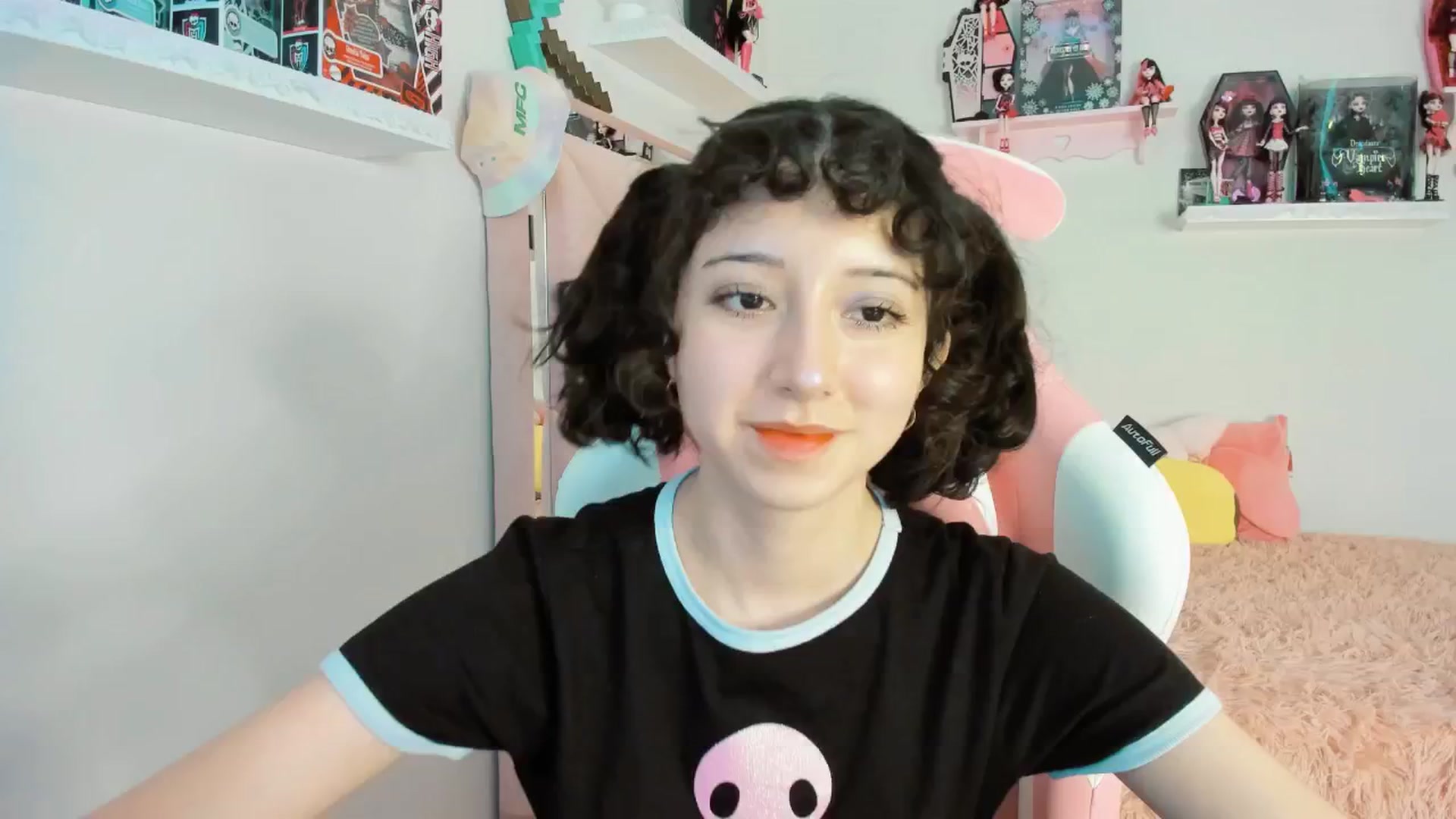 Gallery image thumbnail from Cherrycute666's myfreecams stream on, 01/18/2025, 24:09 image 14 of 20