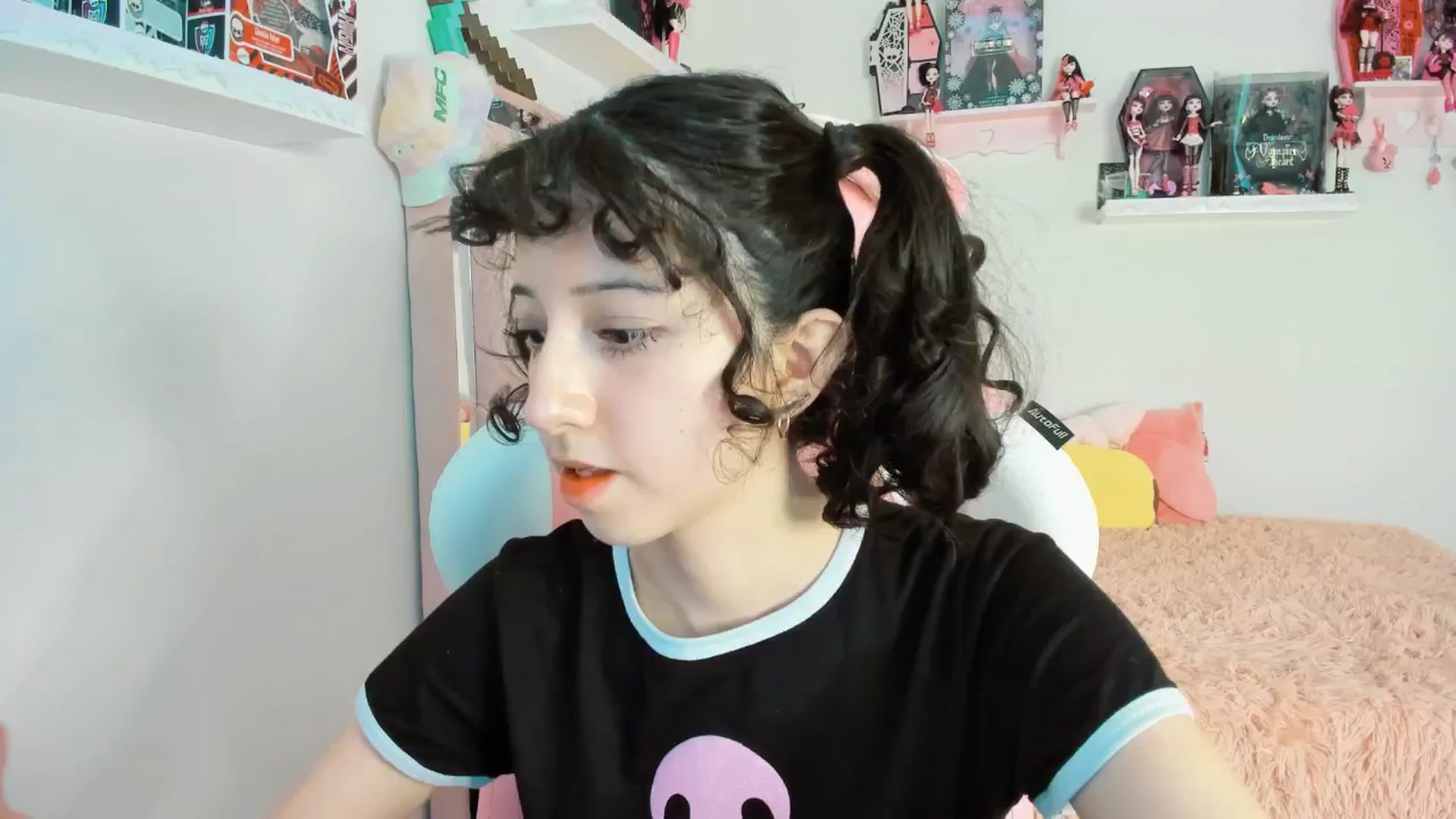 Gallery image thumbnail from Cherrycute666's myfreecams stream on, 01/18/2025, 24:09 image 13 of 20