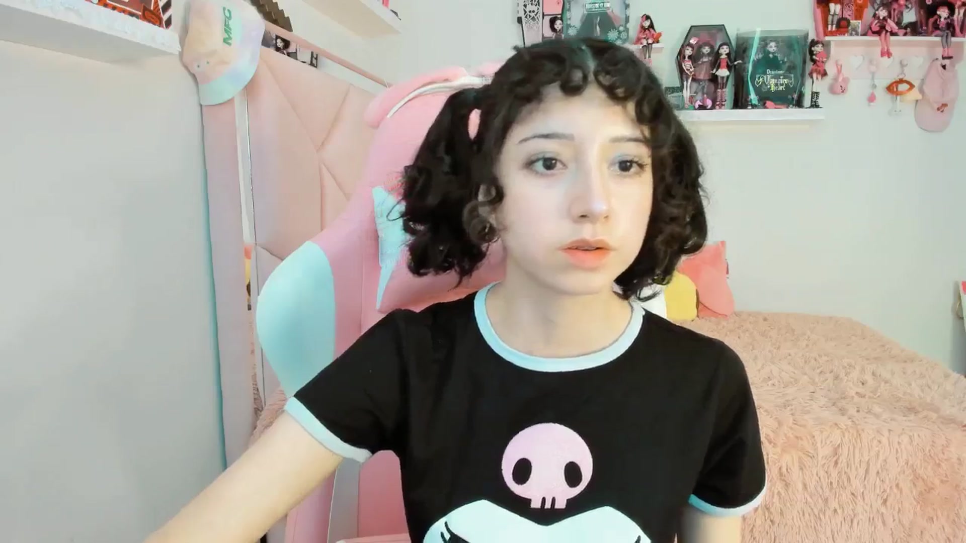 Gallery image thumbnail from Cherrycute666's myfreecams stream on, 01/18/2025, 24:09 image 5 of 20
