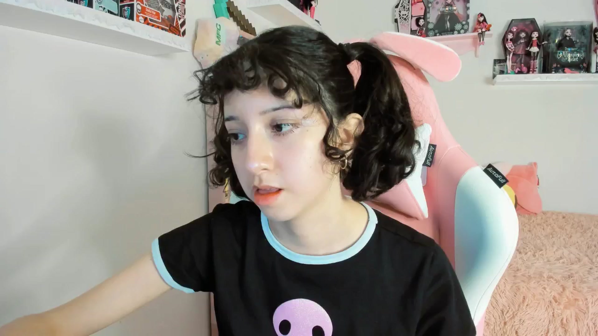 Gallery image thumbnail from Cherrycute666's myfreecams stream on, 01/18/2025, 24:48 image 2 of 20