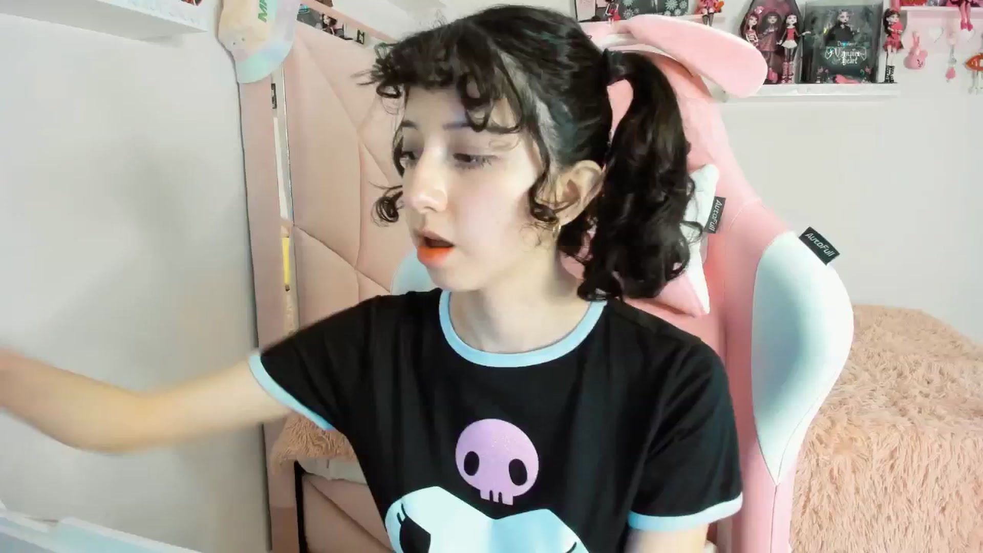 Gallery image thumbnail from Cherrycute666's myfreecams stream on, 01/18/2025, 24:48 image 13 of 20