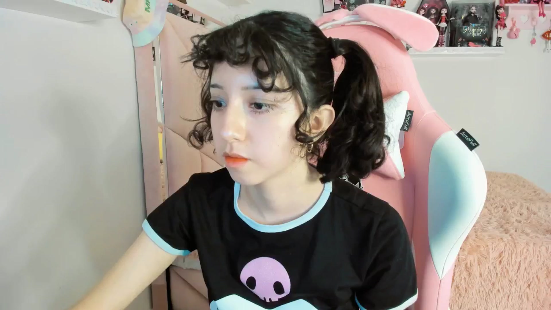 Gallery image thumbnail from Cherrycute666's myfreecams stream on, 01/18/2025, 24:48 image 20 of 20