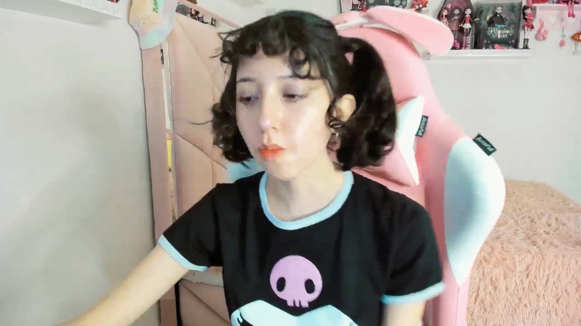 Gallery image thumbnail from Cherrycute666's myfreecams stream on, 01/18/2025, 24:48 image 16 of 20