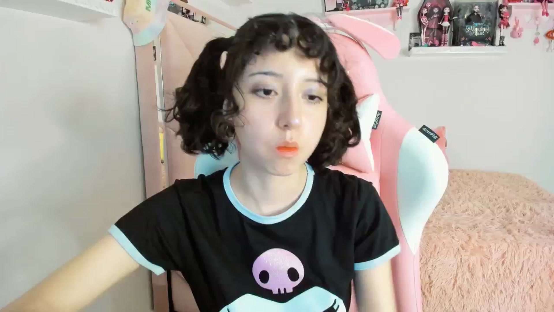 Gallery image thumbnail from Cherrycute666's myfreecams stream on, 01/18/2025, 24:48 image 15 of 20