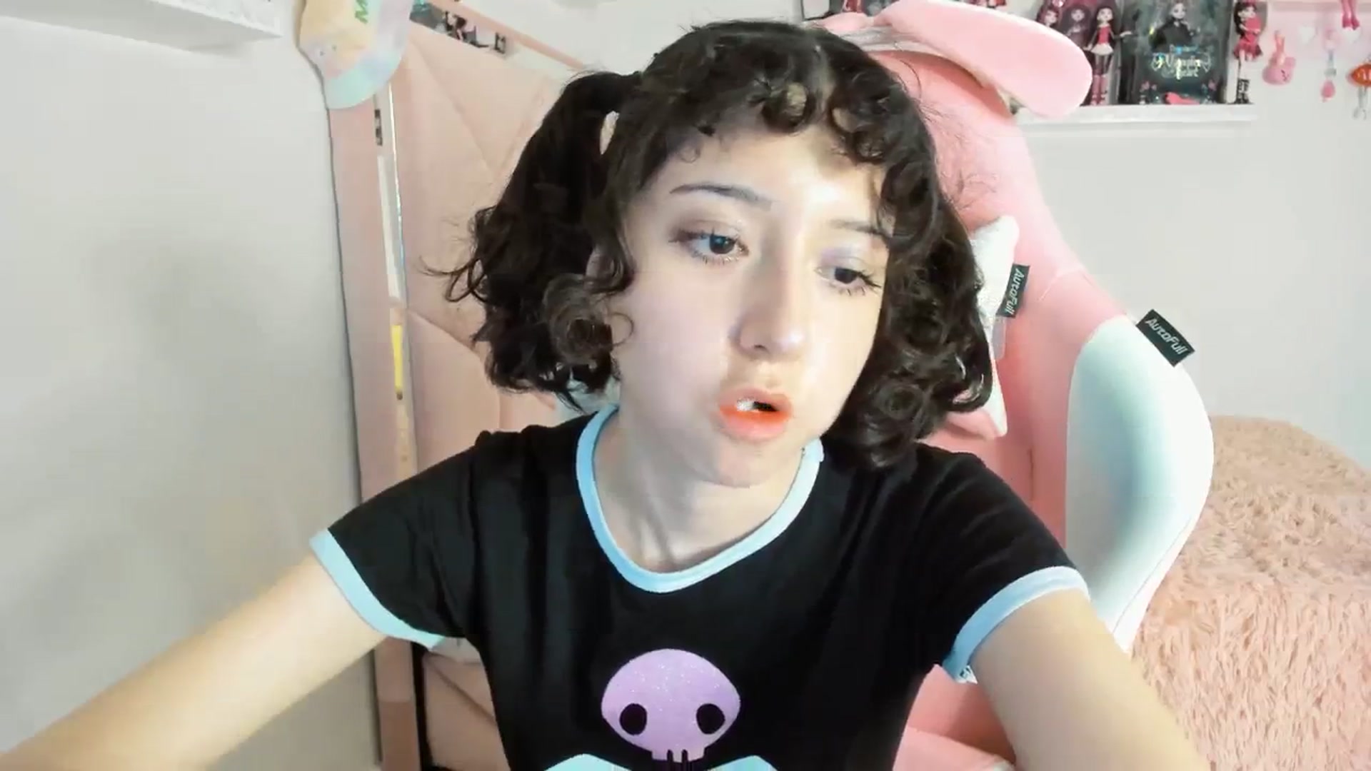 Gallery image thumbnail from Cherrycute666's myfreecams stream on, 01/18/2025, 24:48 image 19 of 20