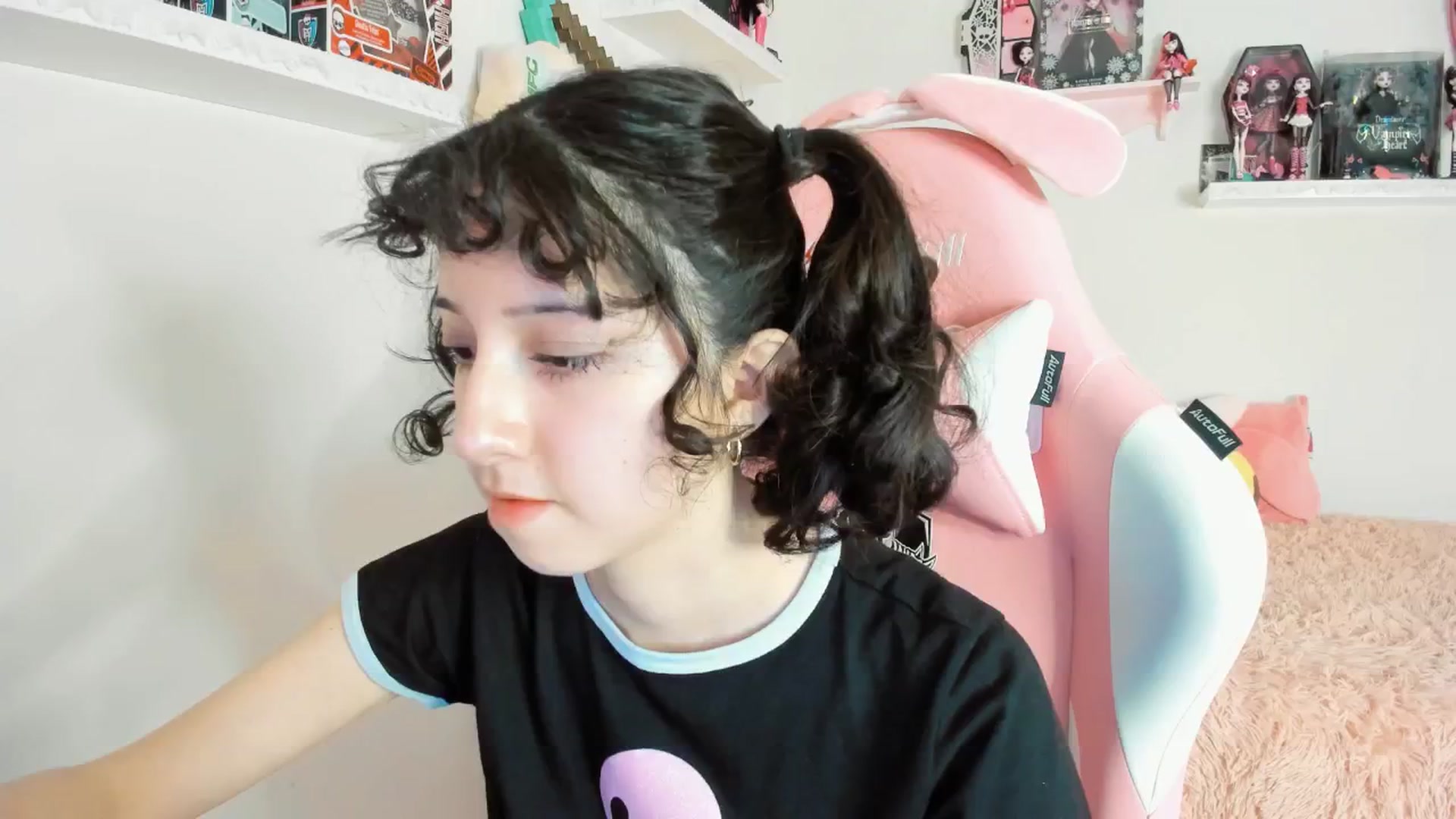 Gallery image thumbnail from Cherrycute666's myfreecams stream on, 01/18/2025, 24:48 image 3 of 20