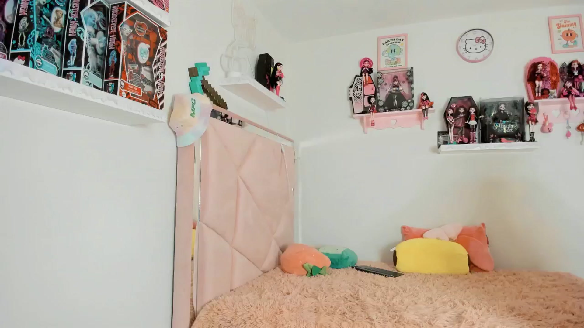 Gallery image thumbnail from Cherrycute666's myfreecams stream on, 01/18/2025, 03:00 image 12 of 20
