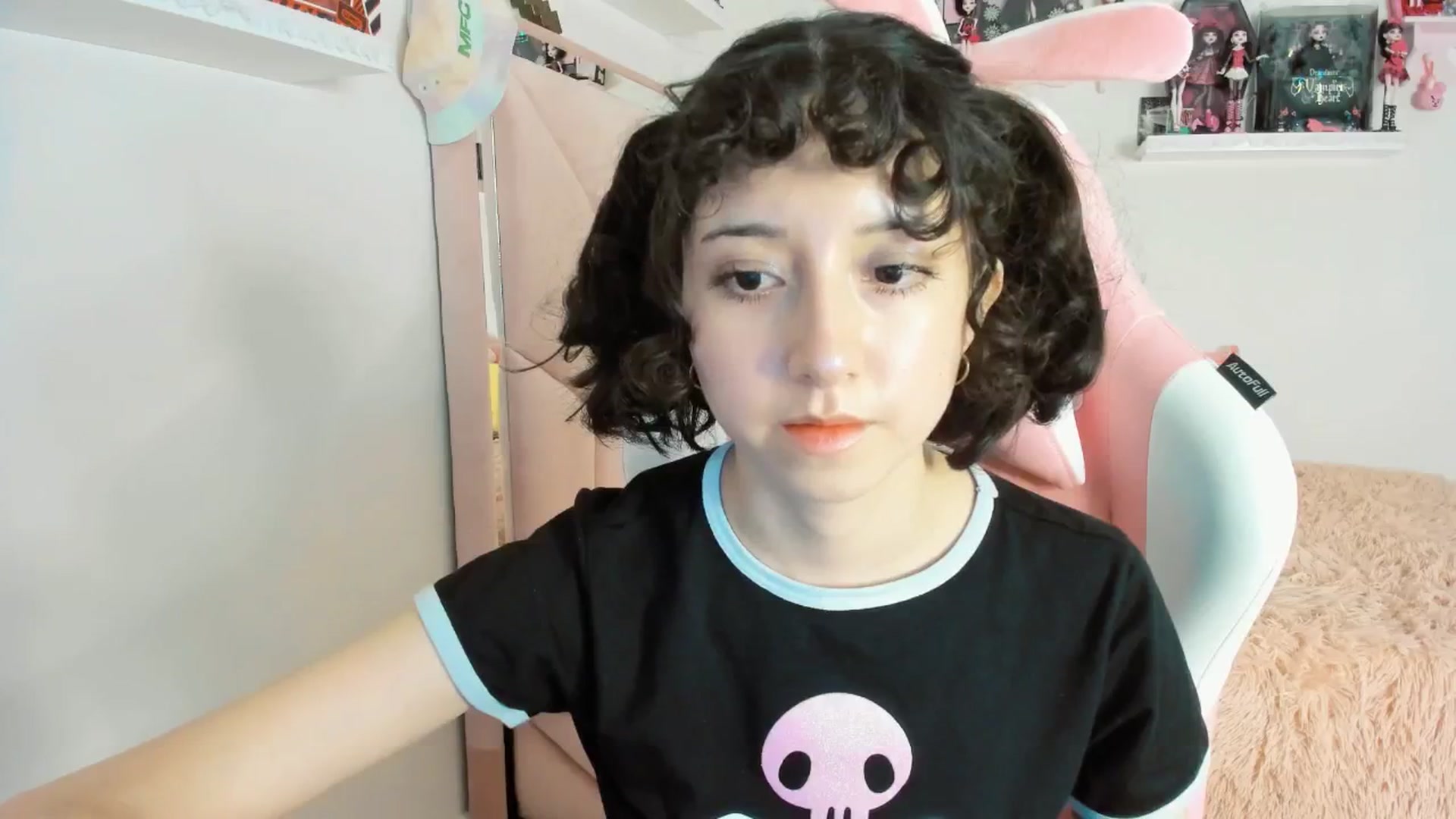 Gallery image thumbnail from Cherrycute666's myfreecams stream on, 01/18/2025, 03:00 image 17 of 20