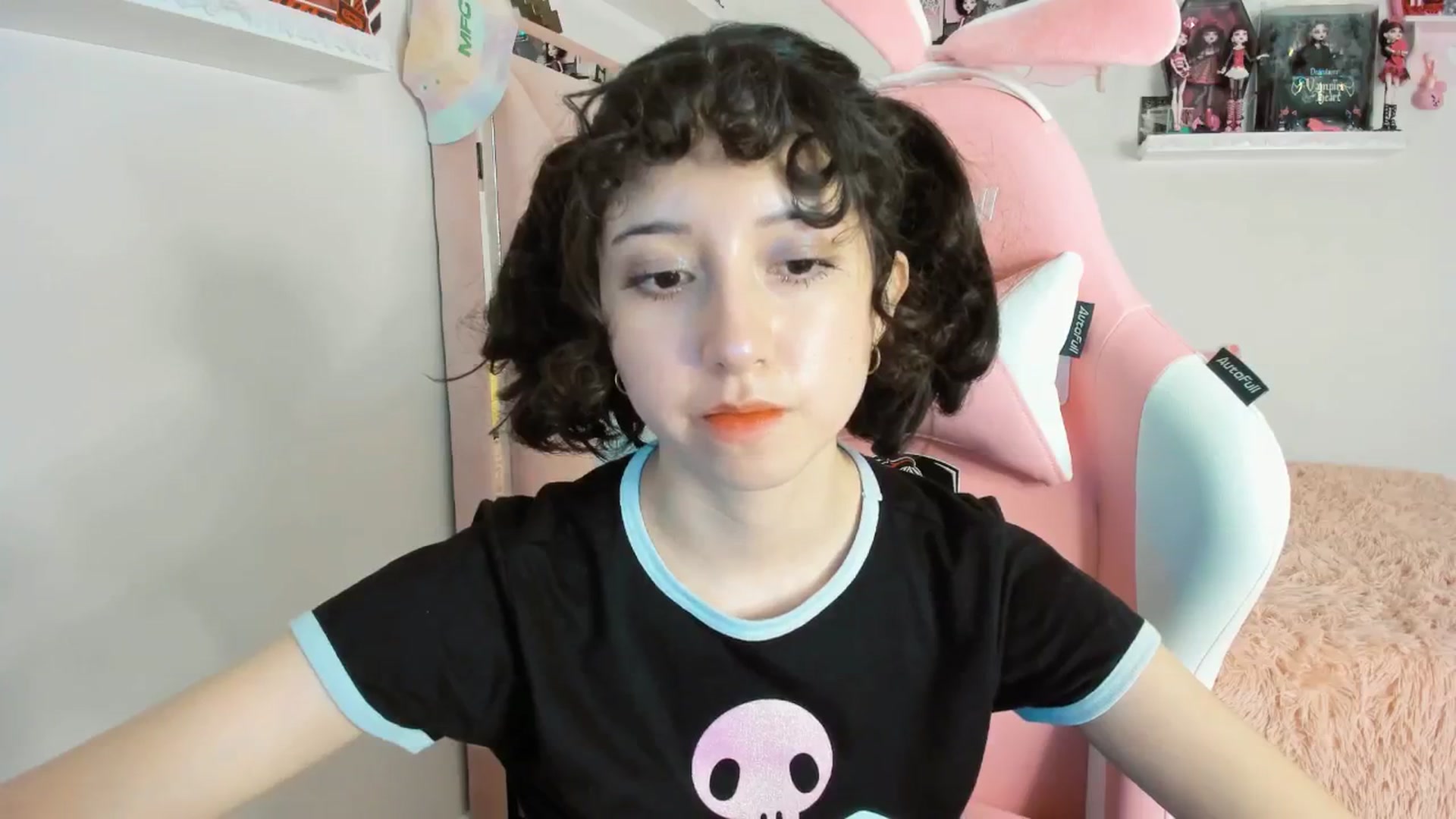 Gallery image thumbnail from Cherrycute666's myfreecams stream on, 01/18/2025, 03:00 image 15 of 20