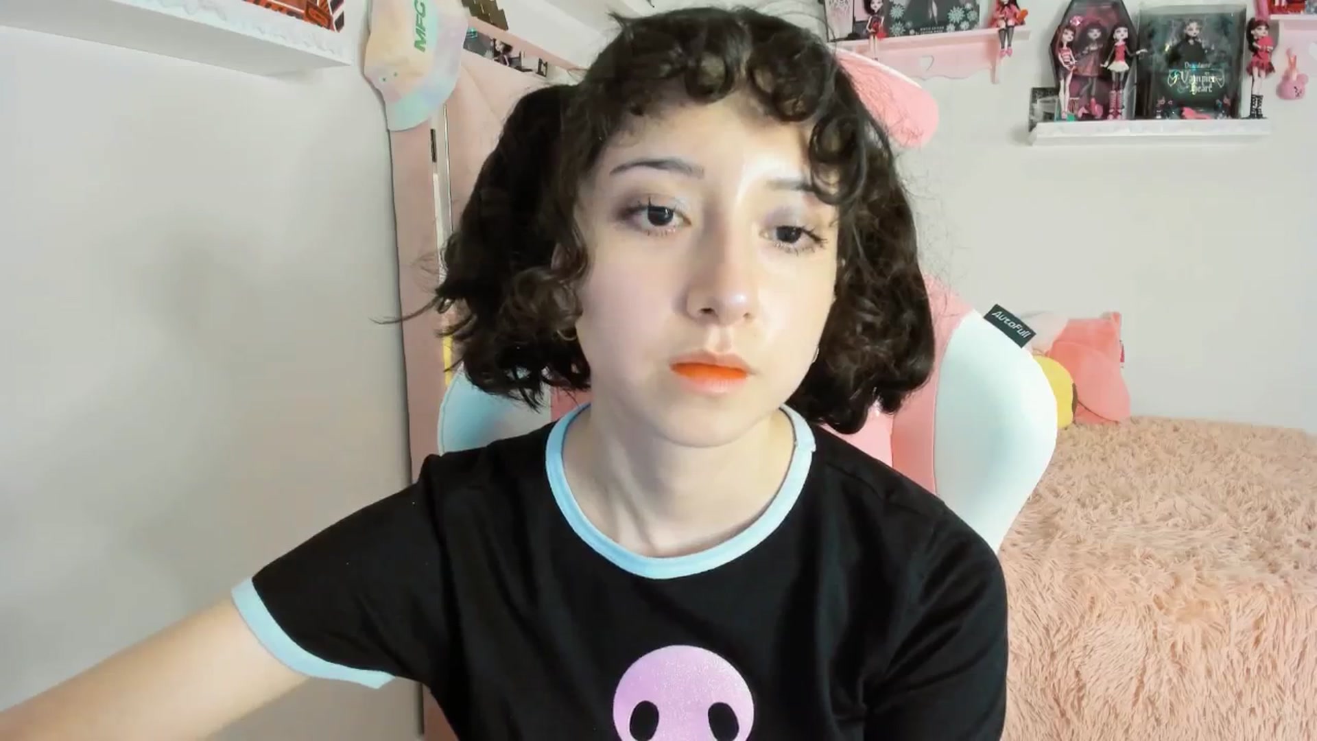 Gallery image thumbnail from Cherrycute666's myfreecams stream on, 01/18/2025, 03:00 image 14 of 20