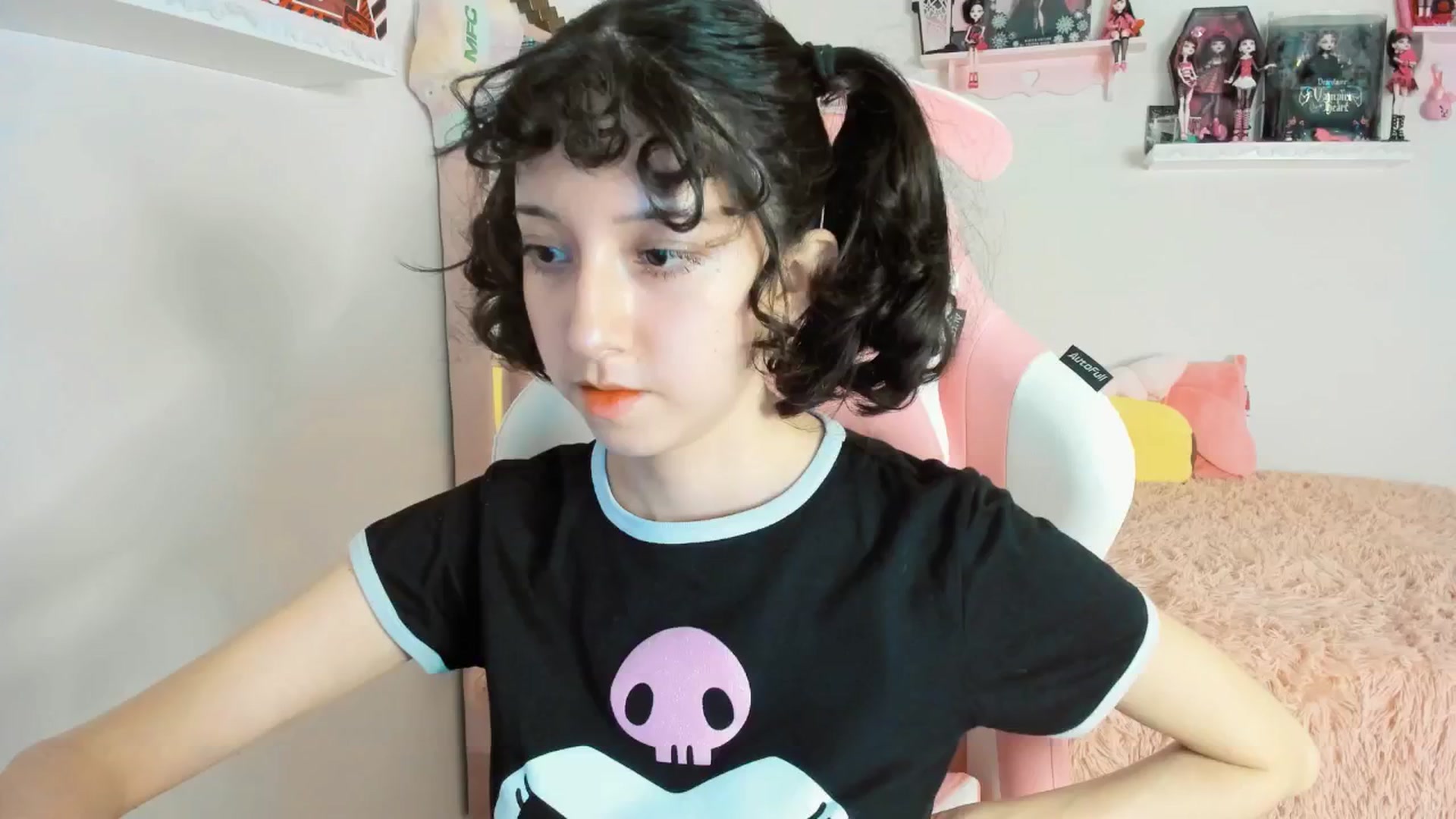 Gallery image thumbnail from Cherrycute666's myfreecams stream on, 01/18/2025, 03:00 image 6 of 20