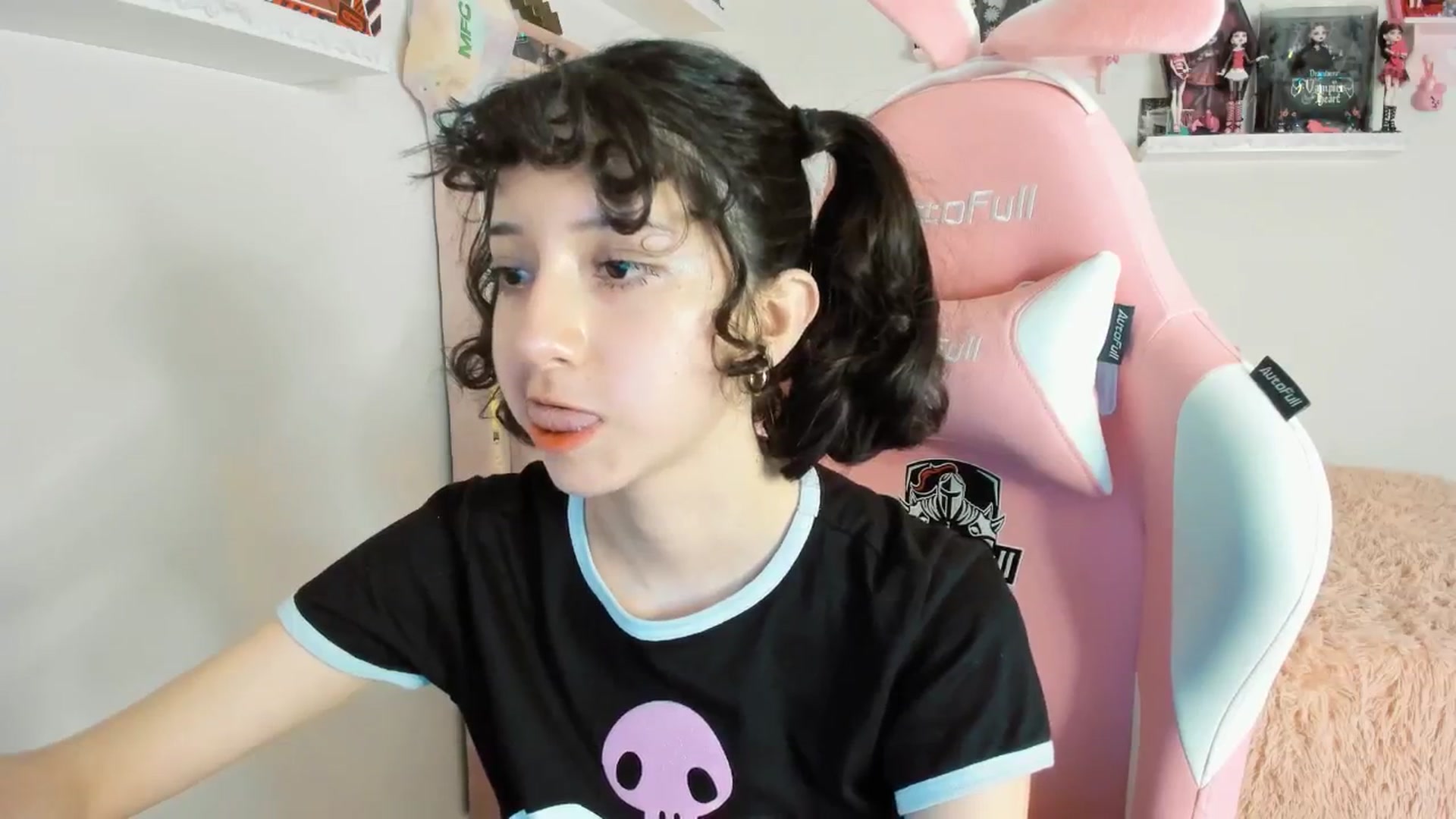 Gallery image thumbnail from Cherrycute666's myfreecams stream on, 01/18/2025, 03:00 image 16 of 20