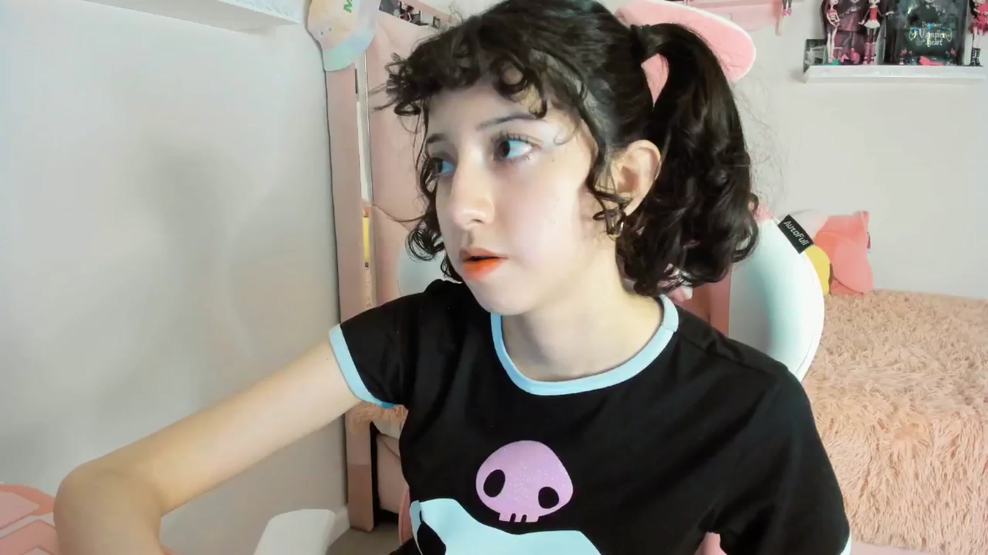 Gallery image thumbnail from Cherrycute666's myfreecams stream on, 01/18/2025, 03:00 image 1 of 20