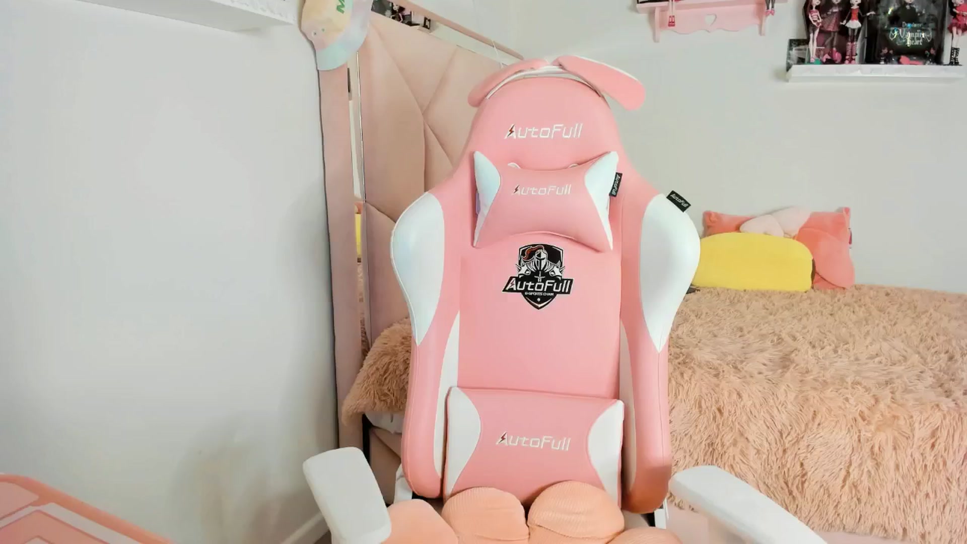 Gallery image thumbnail from Cherrycute666's myfreecams stream on, 01/18/2025, 03:00 image 2 of 20