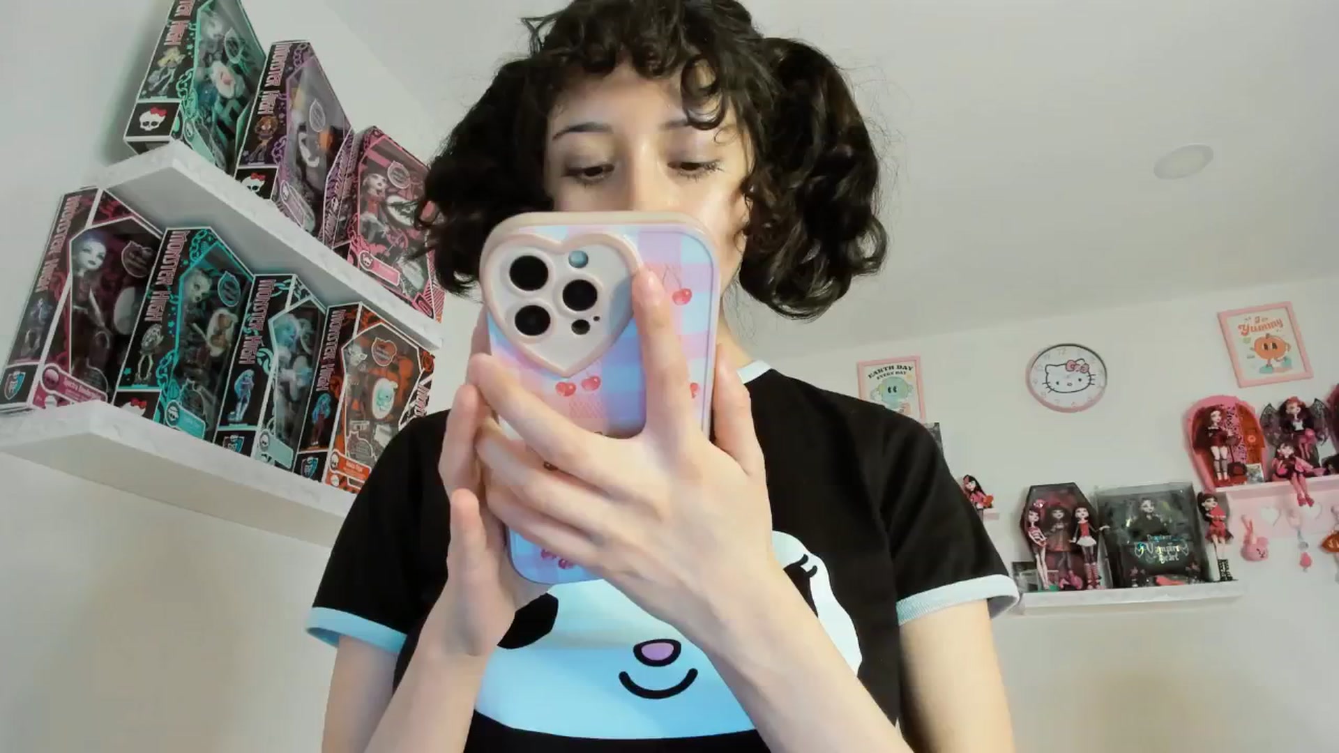 Gallery image thumbnail from Cherrycute666's myfreecams stream on, 01/18/2025, 03:00 image 13 of 20