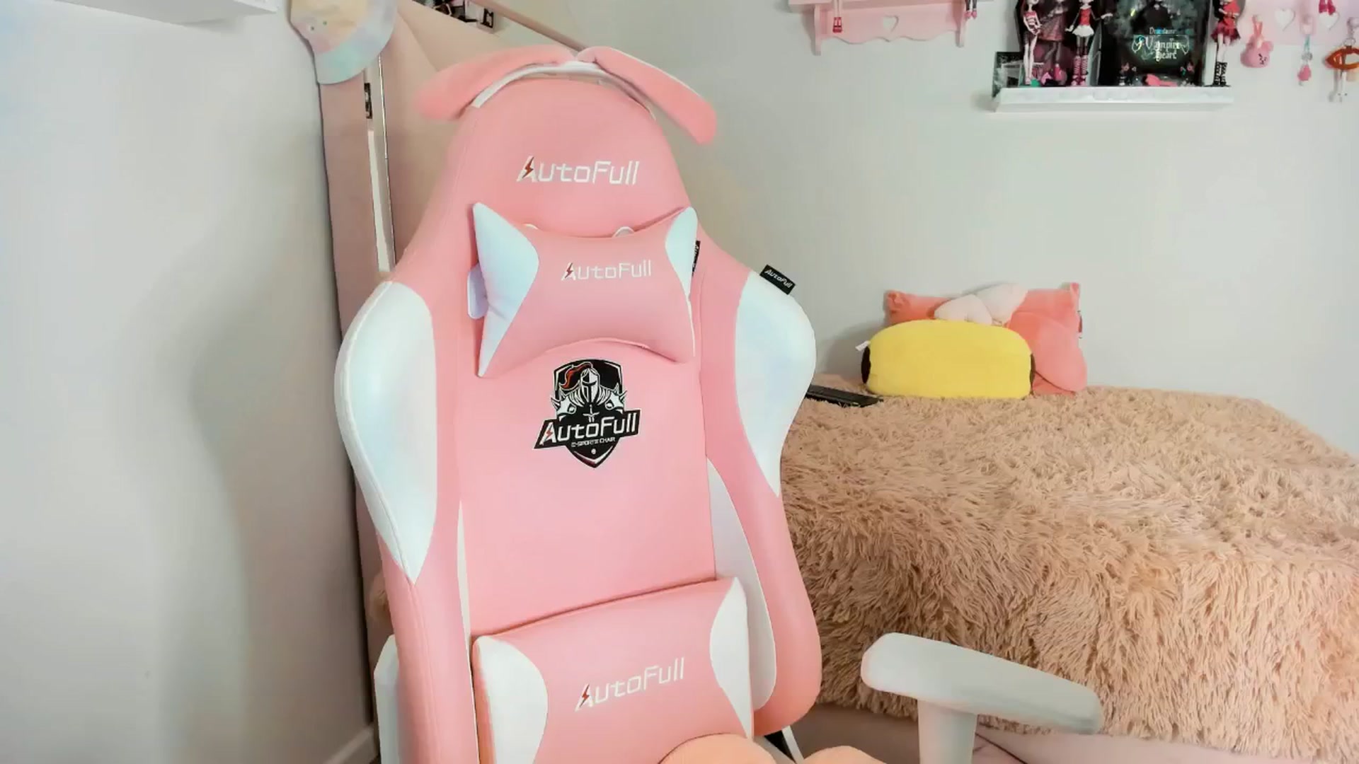 Gallery image thumbnail from Cherrycute666's myfreecams stream on, 01/18/2025, 03:00 image 4 of 20
