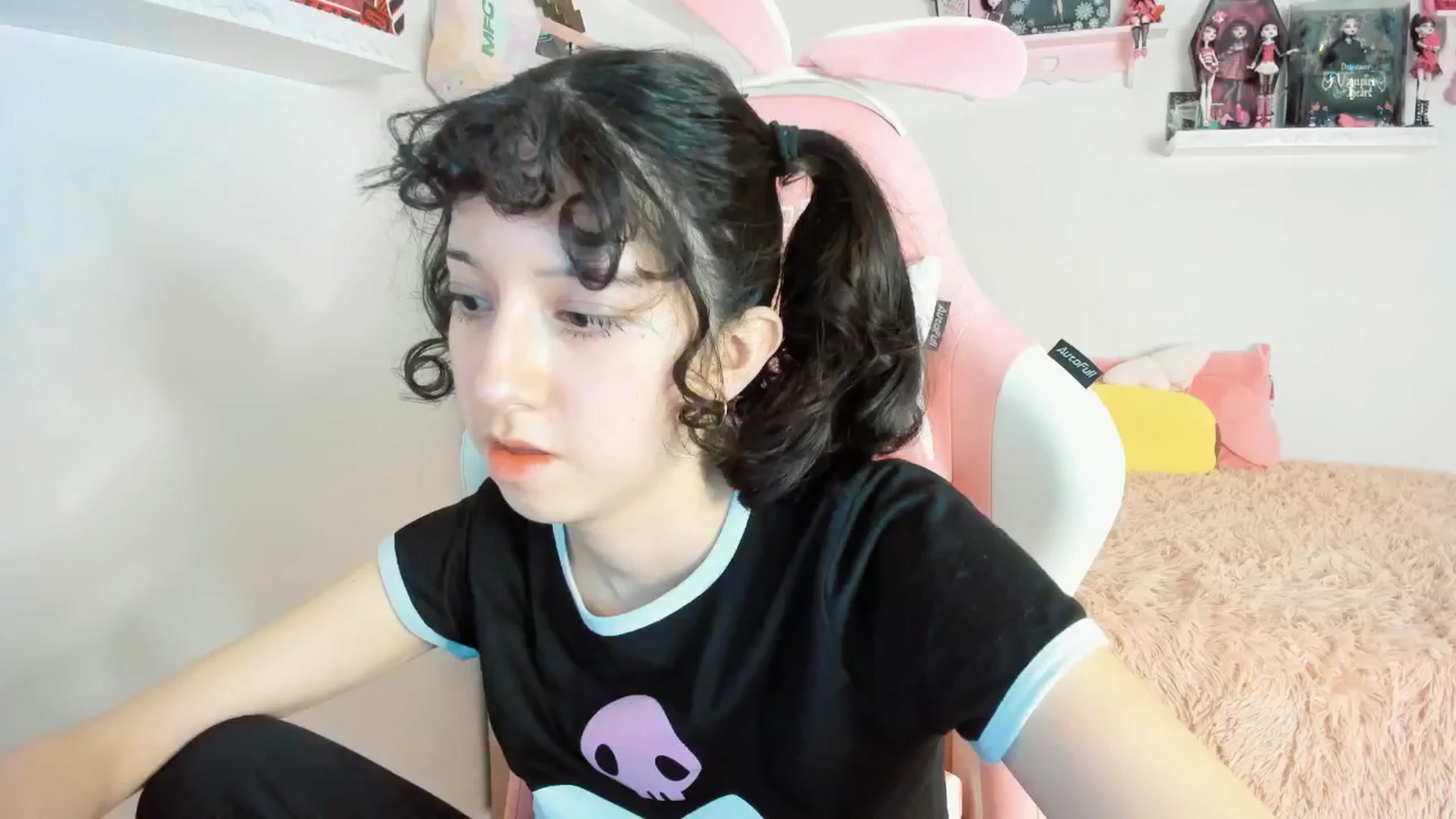 Gallery image thumbnail from Cherrycute666's myfreecams stream on, 01/18/2025, 03:57 image 13 of 20