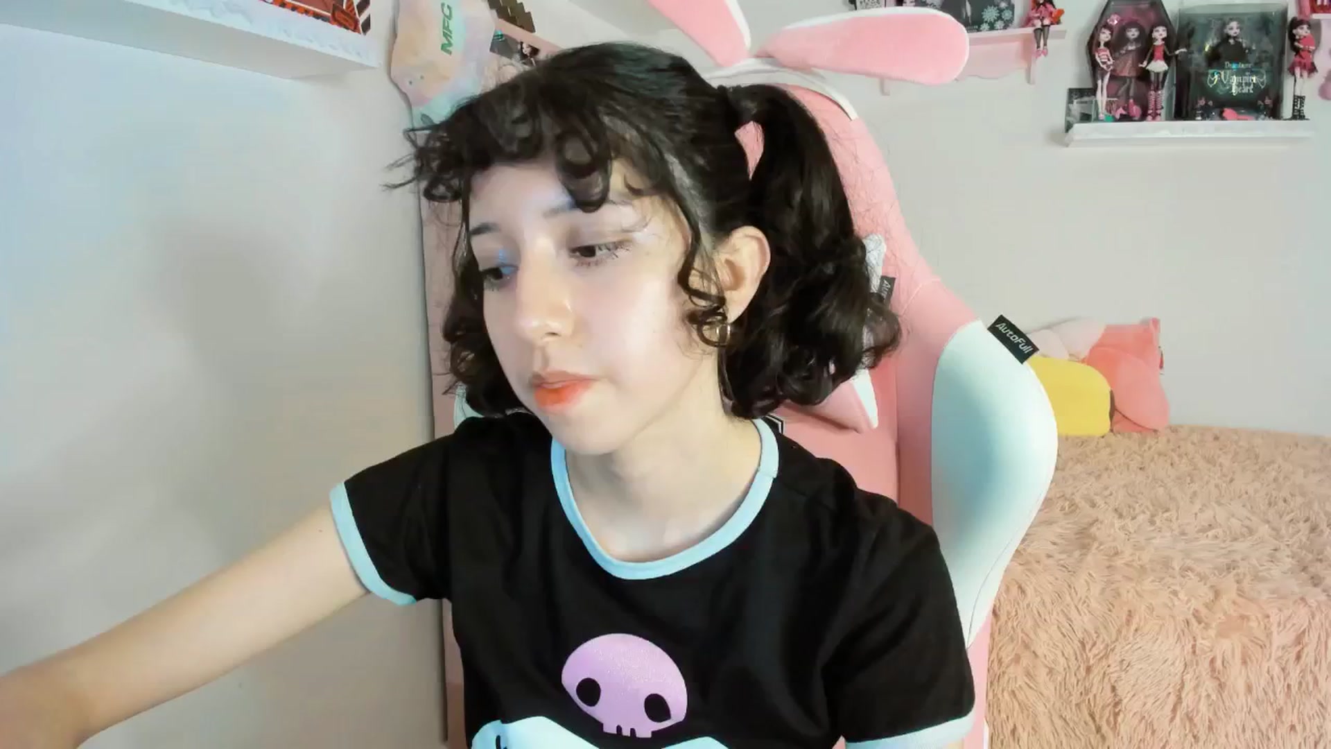 Gallery image thumbnail from Cherrycute666's myfreecams stream on, 01/18/2025, 03:57 image 3 of 20