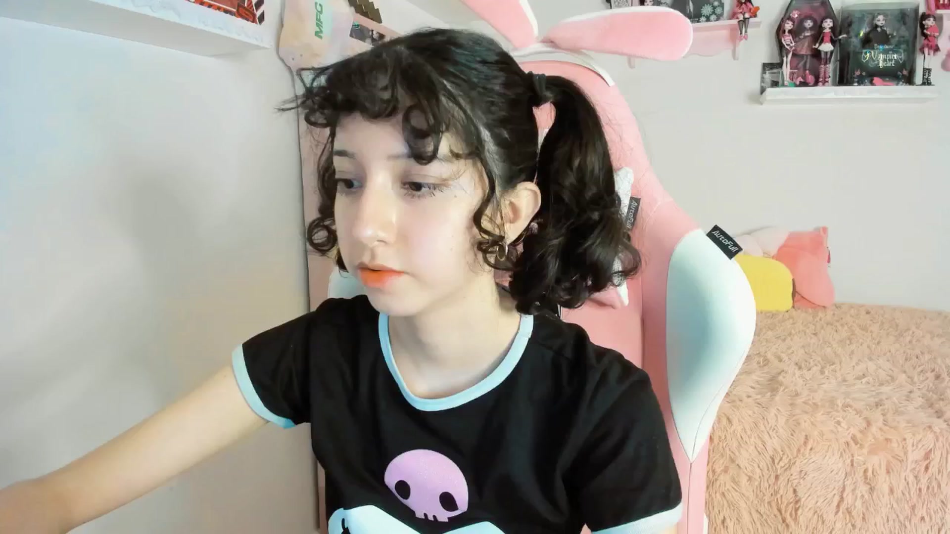Gallery image thumbnail from Cherrycute666's myfreecams stream on, 01/18/2025, 03:57 image 2 of 20