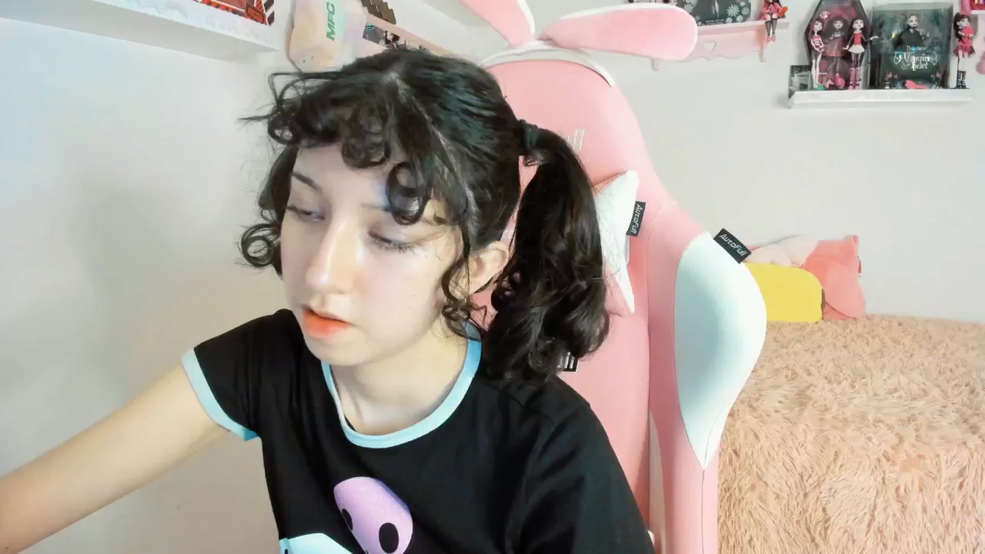 Gallery image thumbnail from Cherrycute666's myfreecams stream on, 01/18/2025, 03:57 image 6 of 20