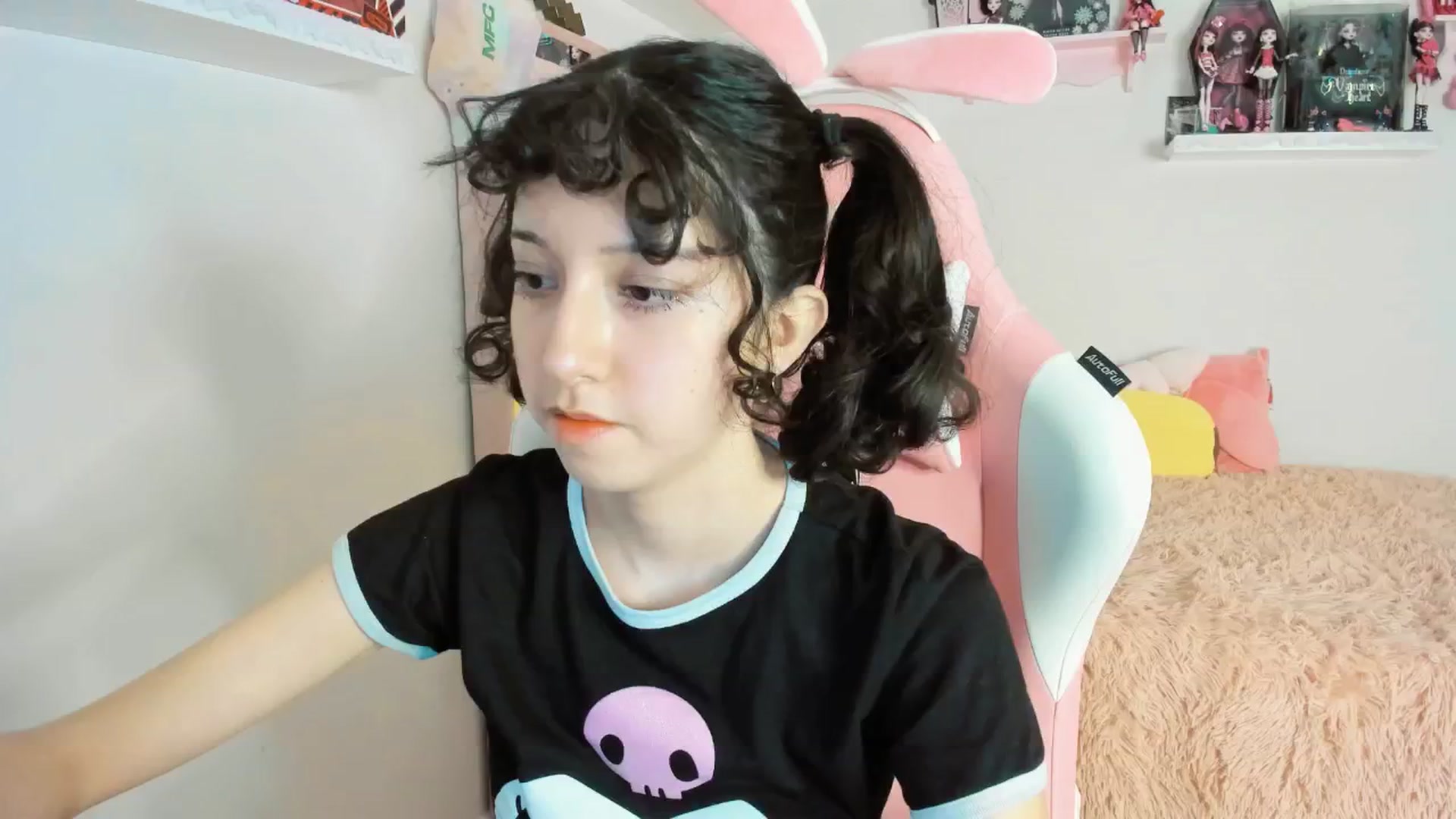 Gallery image thumbnail from Cherrycute666's myfreecams stream on, 01/18/2025, 03:57 image 1 of 20