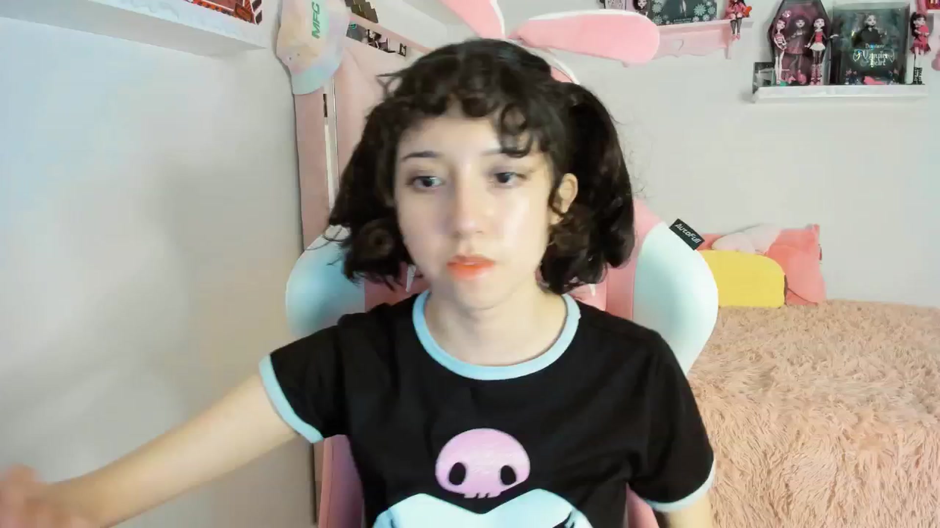 Gallery image thumbnail from Cherrycute666's myfreecams stream on, 01/18/2025, 03:57 image 8 of 20
