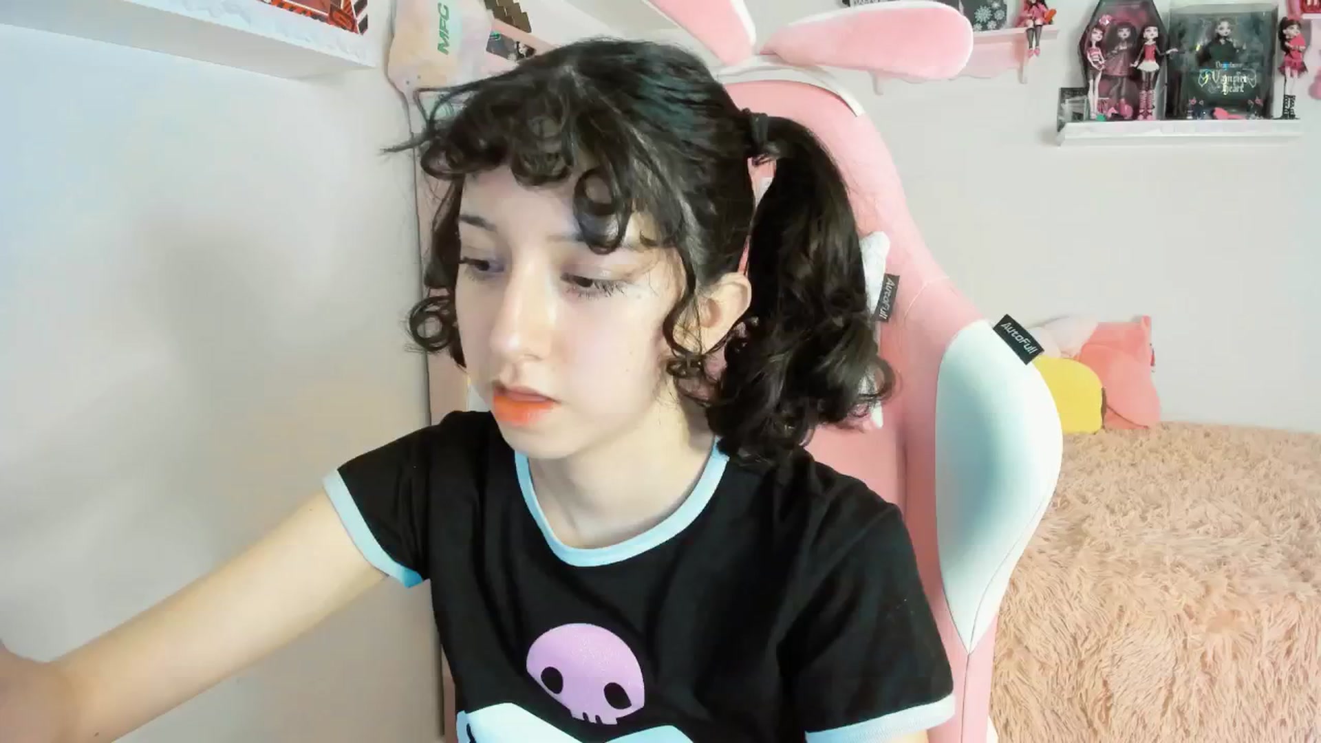 Gallery image thumbnail from Cherrycute666's myfreecams stream on, 01/18/2025, 03:57 image 4 of 20