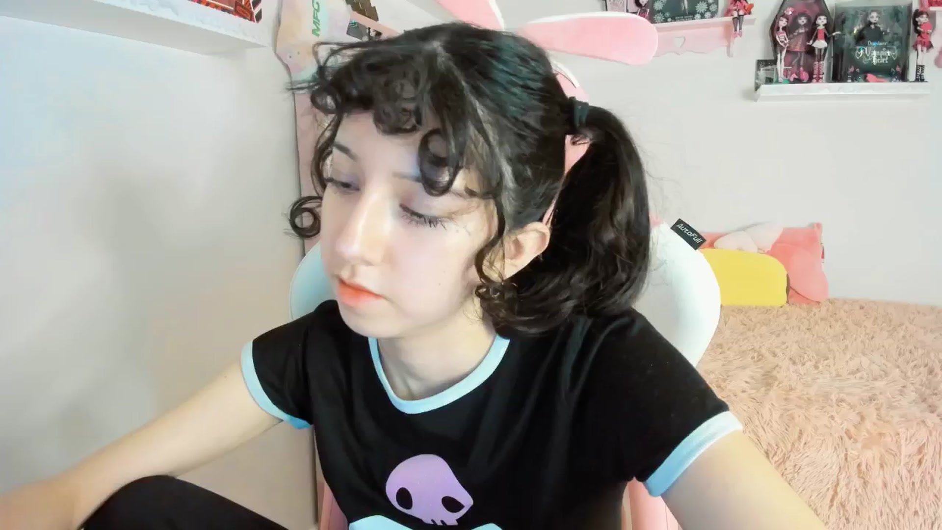 Gallery image thumbnail from Cherrycute666's myfreecams stream on, 01/18/2025, 03:57 image 11 of 20