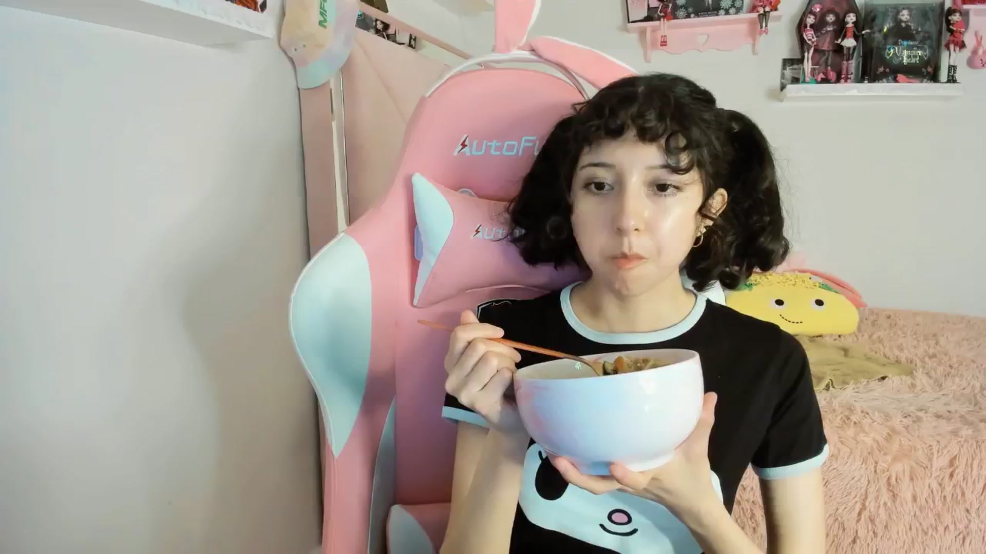 Gallery image thumbnail from Cherrycute666's myfreecams stream on, 01/18/2025, 11:17 image 4 of 20