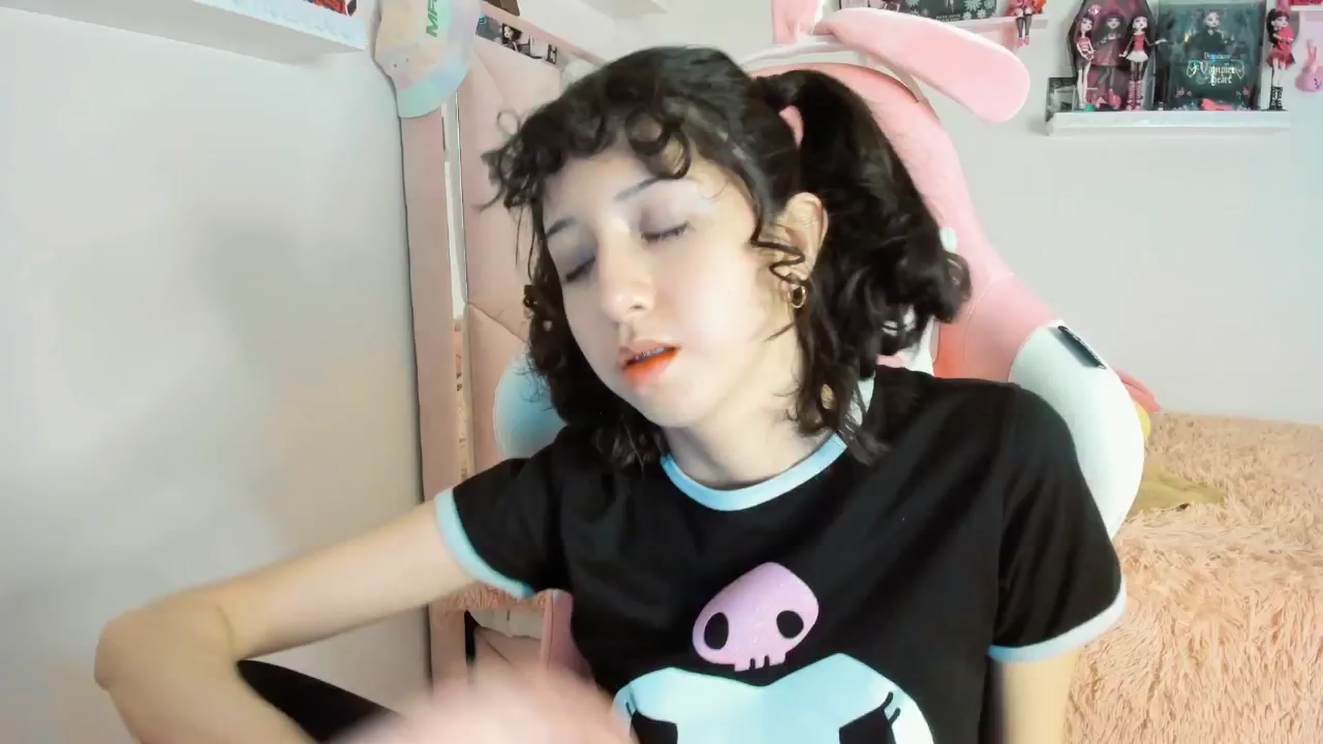 Gallery image thumbnail from Cherrycute666's myfreecams stream on, 01/18/2025, 11:17 image 6 of 20