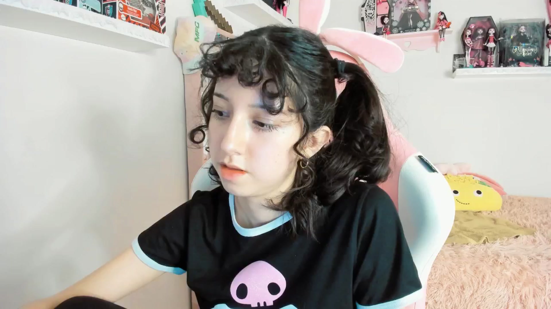 Gallery image thumbnail from Cherrycute666's myfreecams stream on, 01/18/2025, 11:17 image 8 of 20