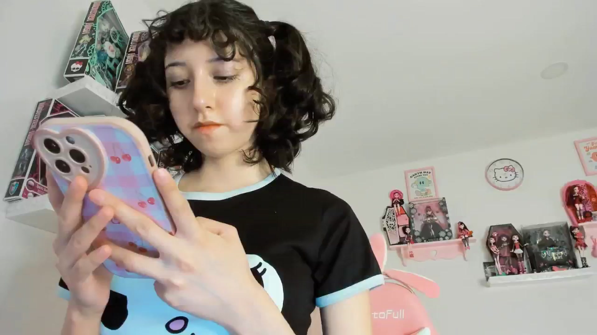 Gallery image thumbnail from Cherrycute666's myfreecams stream on, 01/18/2025, 11:17 image 7 of 20