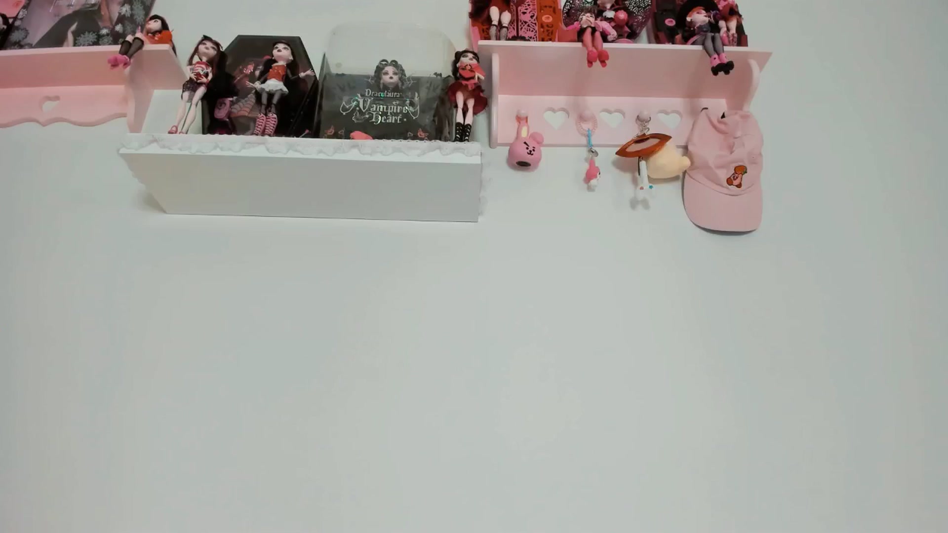 Gallery image thumbnail from Cherrycute666's myfreecams stream on, 01/18/2025, 11:17 image 16 of 20
