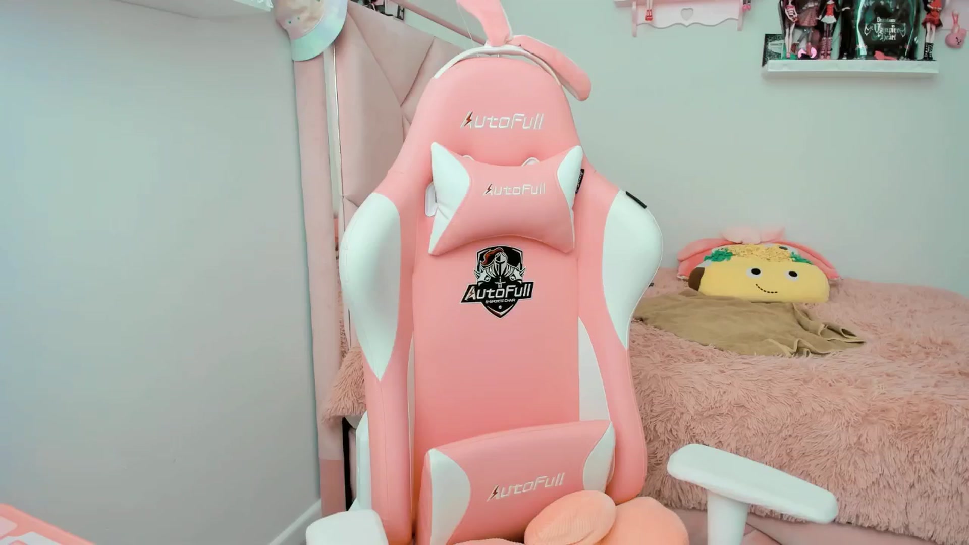 Gallery image thumbnail from Cherrycute666's myfreecams stream on, 01/18/2025, 21:03 image 14 of 20