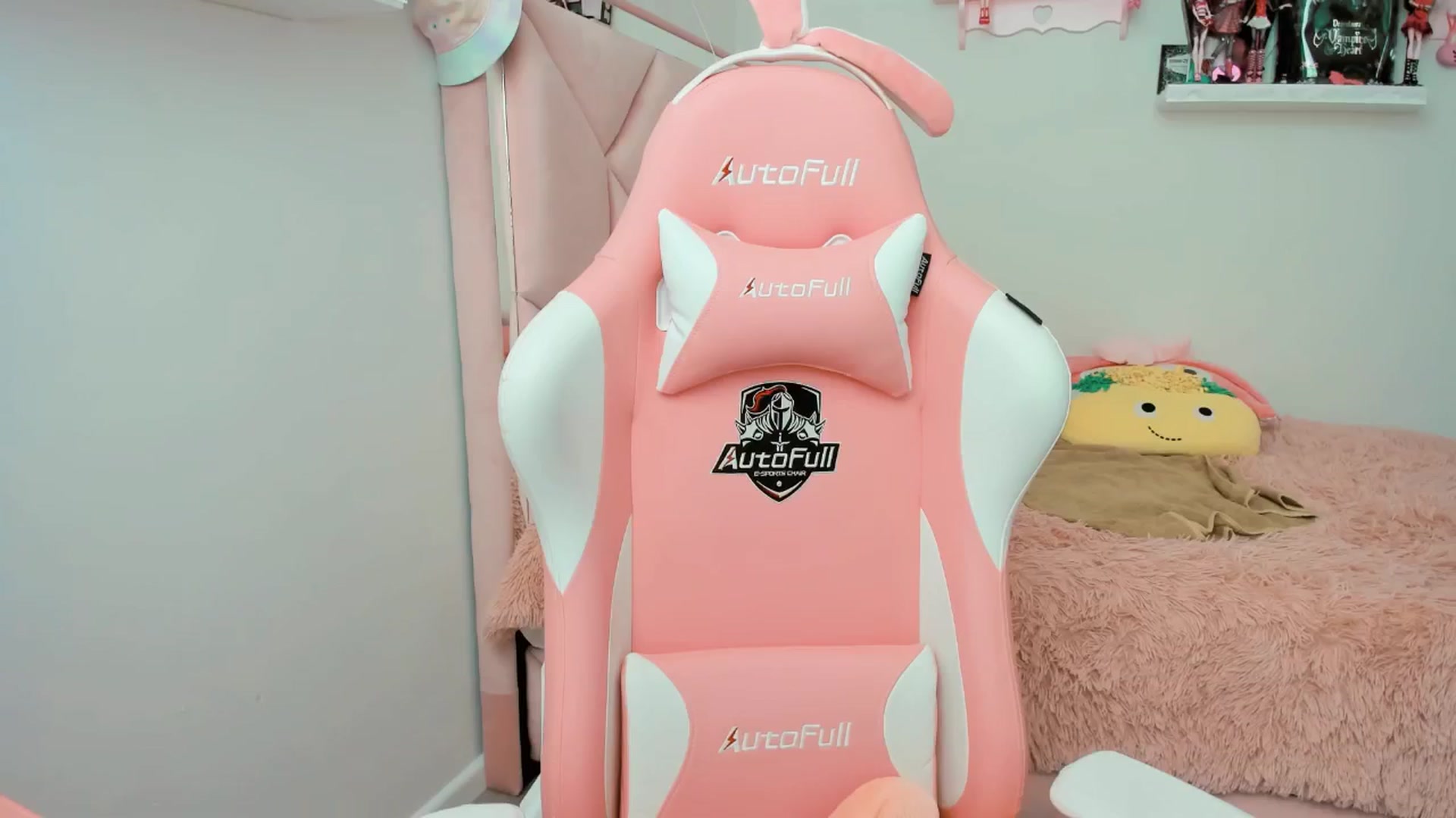 Gallery image thumbnail from Cherrycute666's myfreecams stream on, 01/18/2025, 21:03 image 9 of 20
