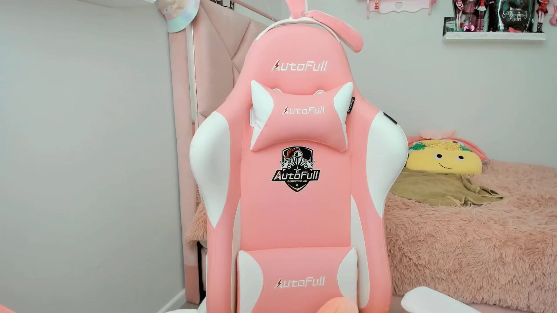 Gallery image thumbnail from Cherrycute666's myfreecams stream on, 01/18/2025, 21:03 image 8 of 20