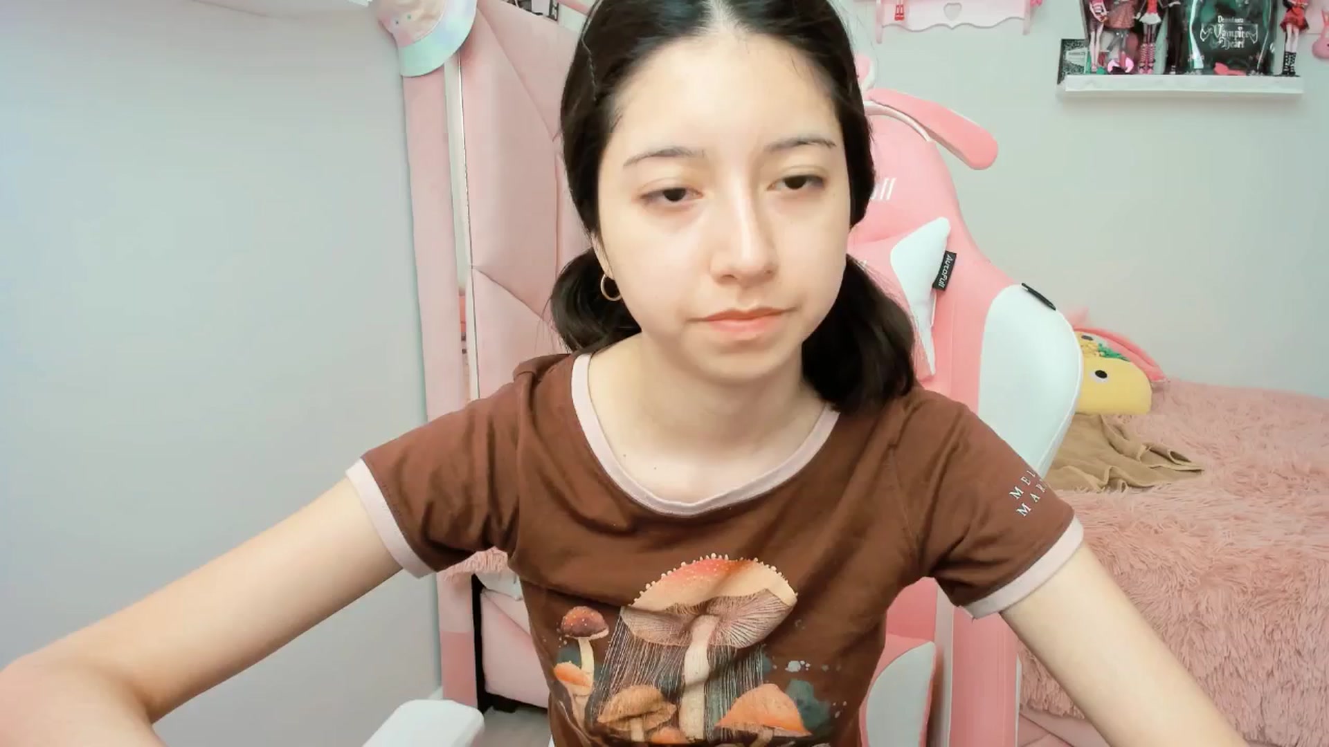 Gallery image thumbnail from Cherrycute666's myfreecams stream on, 01/18/2025, 21:03 image 2 of 20