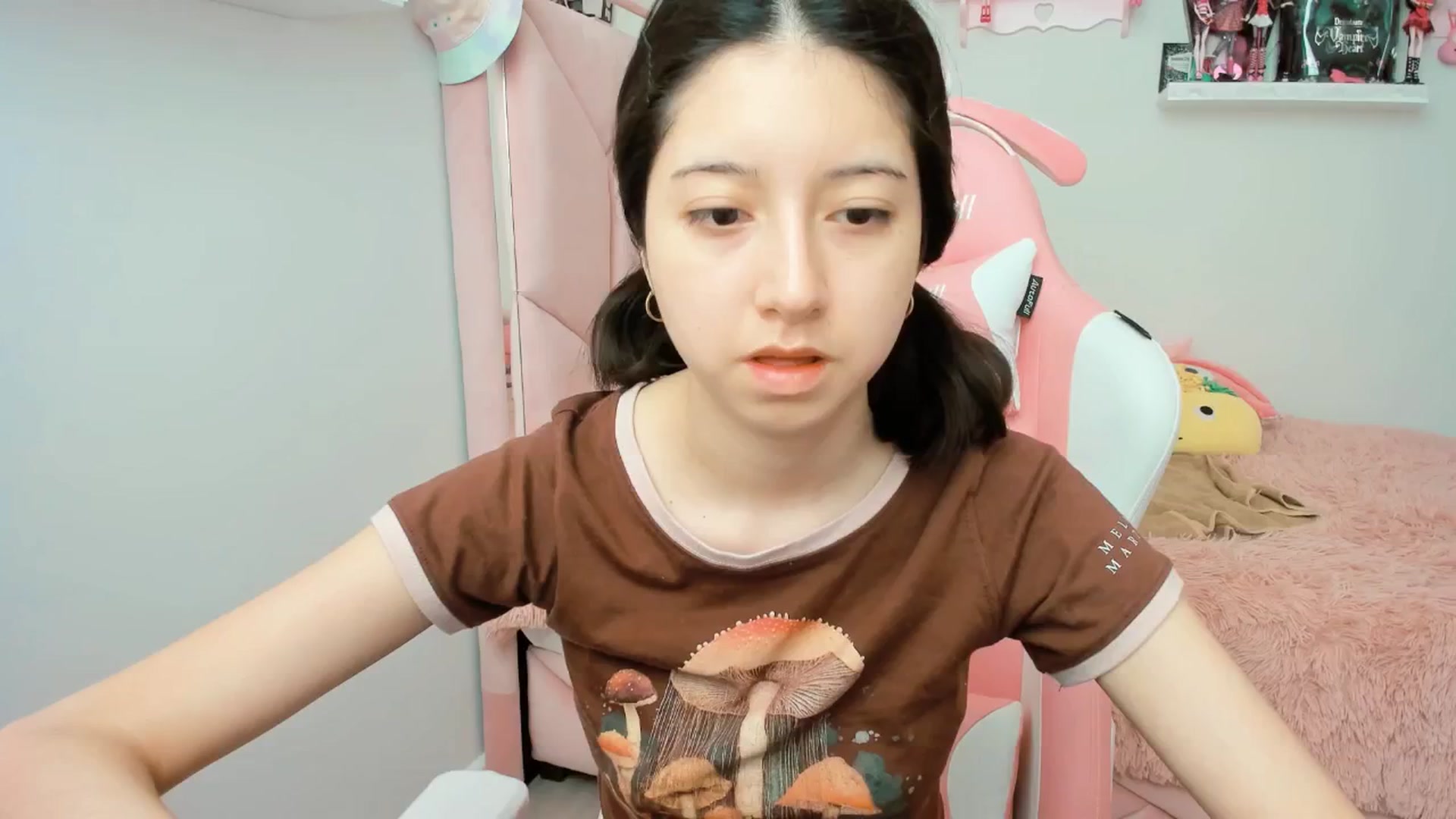Gallery image thumbnail from Cherrycute666's myfreecams stream on, 01/18/2025, 21:03 image 3 of 20