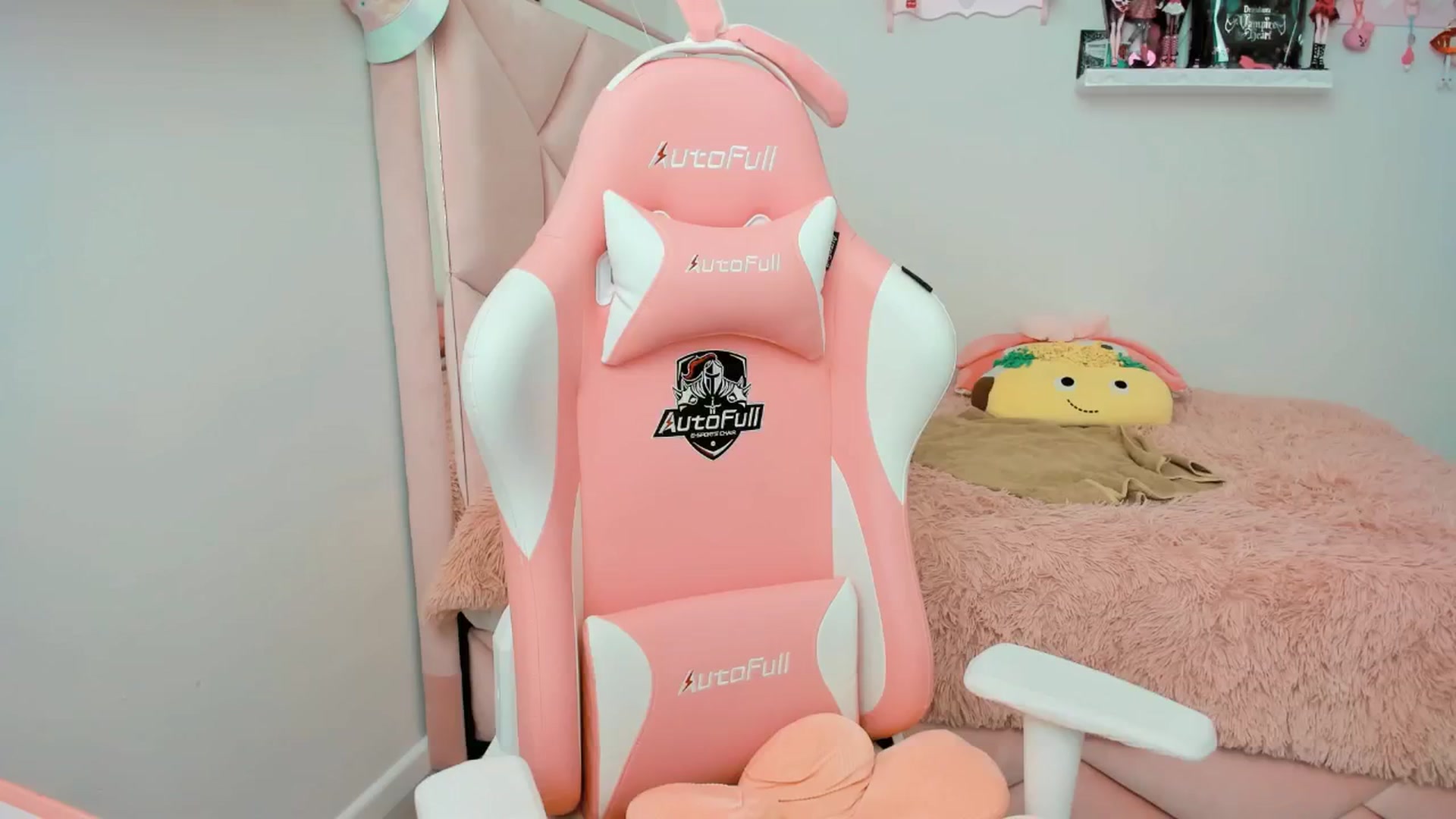 Gallery image thumbnail from Cherrycute666's myfreecams stream on, 01/18/2025, 21:37 image 19 of 20