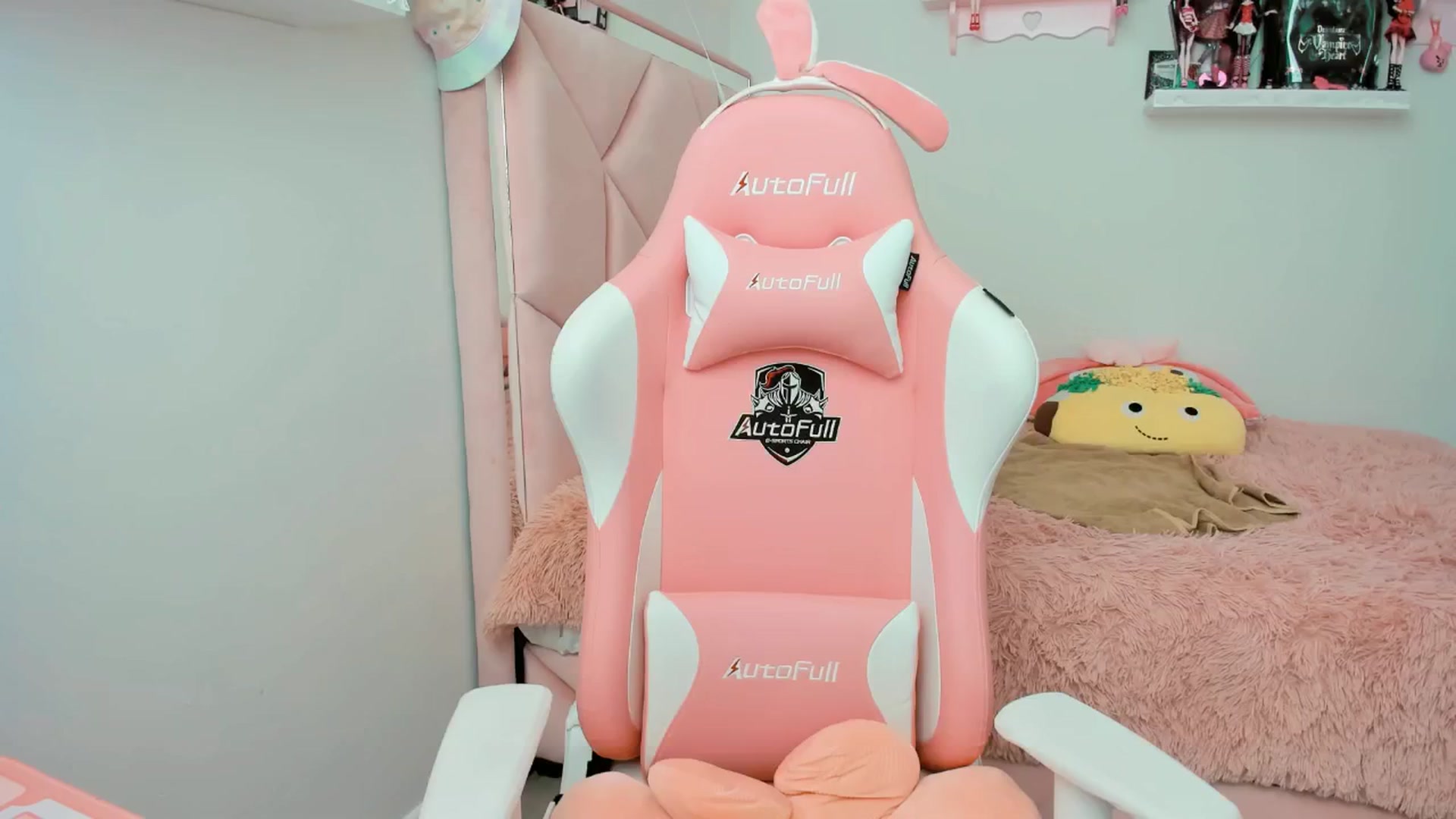 Gallery image thumbnail from Cherrycute666's myfreecams stream on, 01/18/2025, 21:37 image 3 of 20