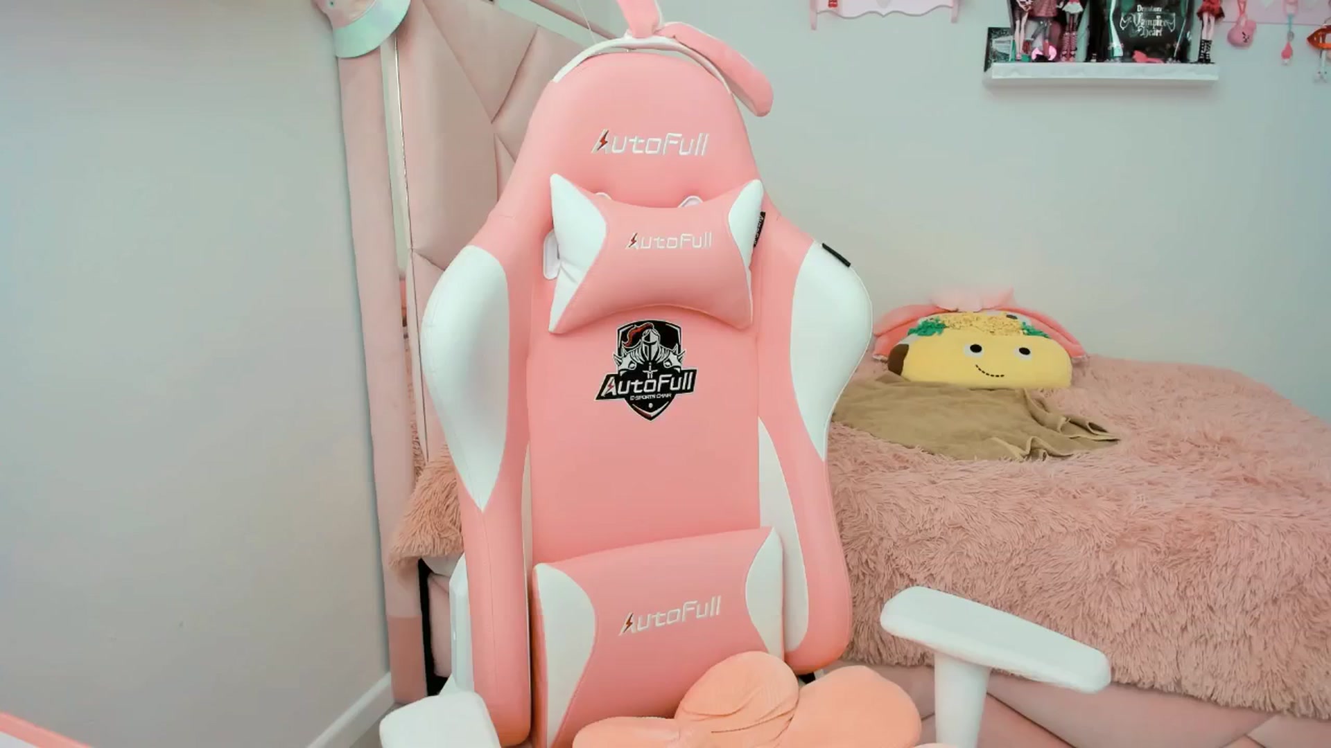 Gallery image thumbnail from Cherrycute666's myfreecams stream on, 01/18/2025, 21:37 image 18 of 20