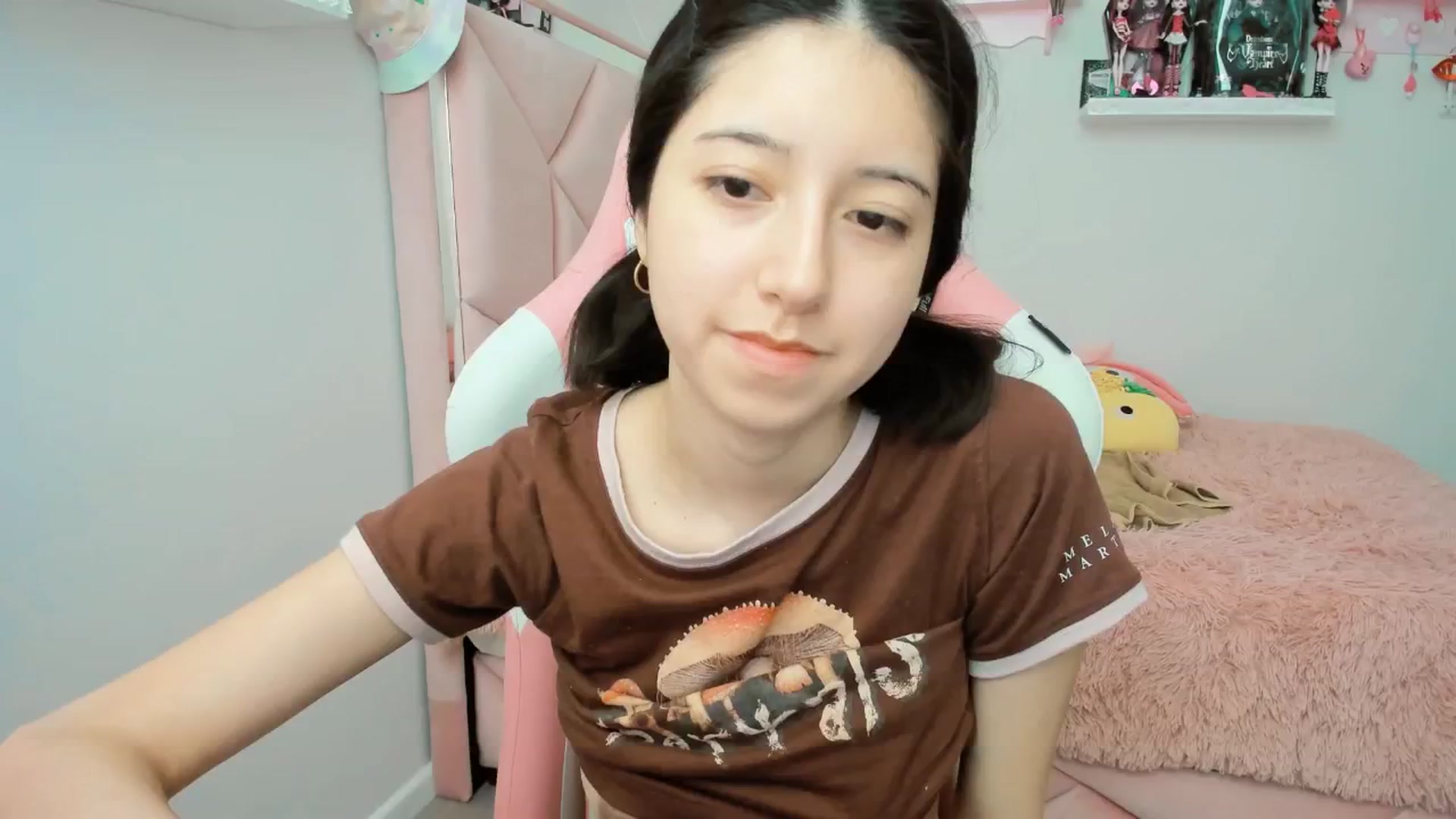 Gallery image thumbnail from Cherrycute666's myfreecams stream on, 01/18/2025, 21:37 image 8 of 20
