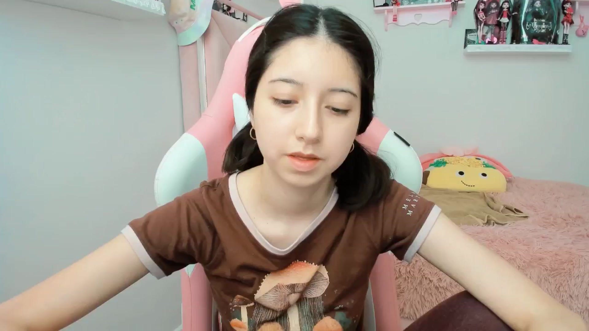 Gallery image thumbnail from Cherrycute666's myfreecams stream on, 01/19/2025, 01:07 image 2 of 20