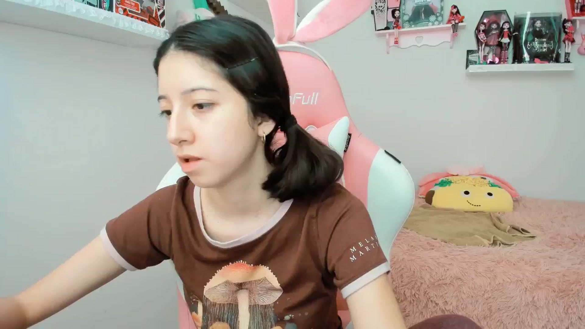 Gallery image thumbnail from Cherrycute666's myfreecams stream on, 01/19/2025, 01:07 image 5 of 20