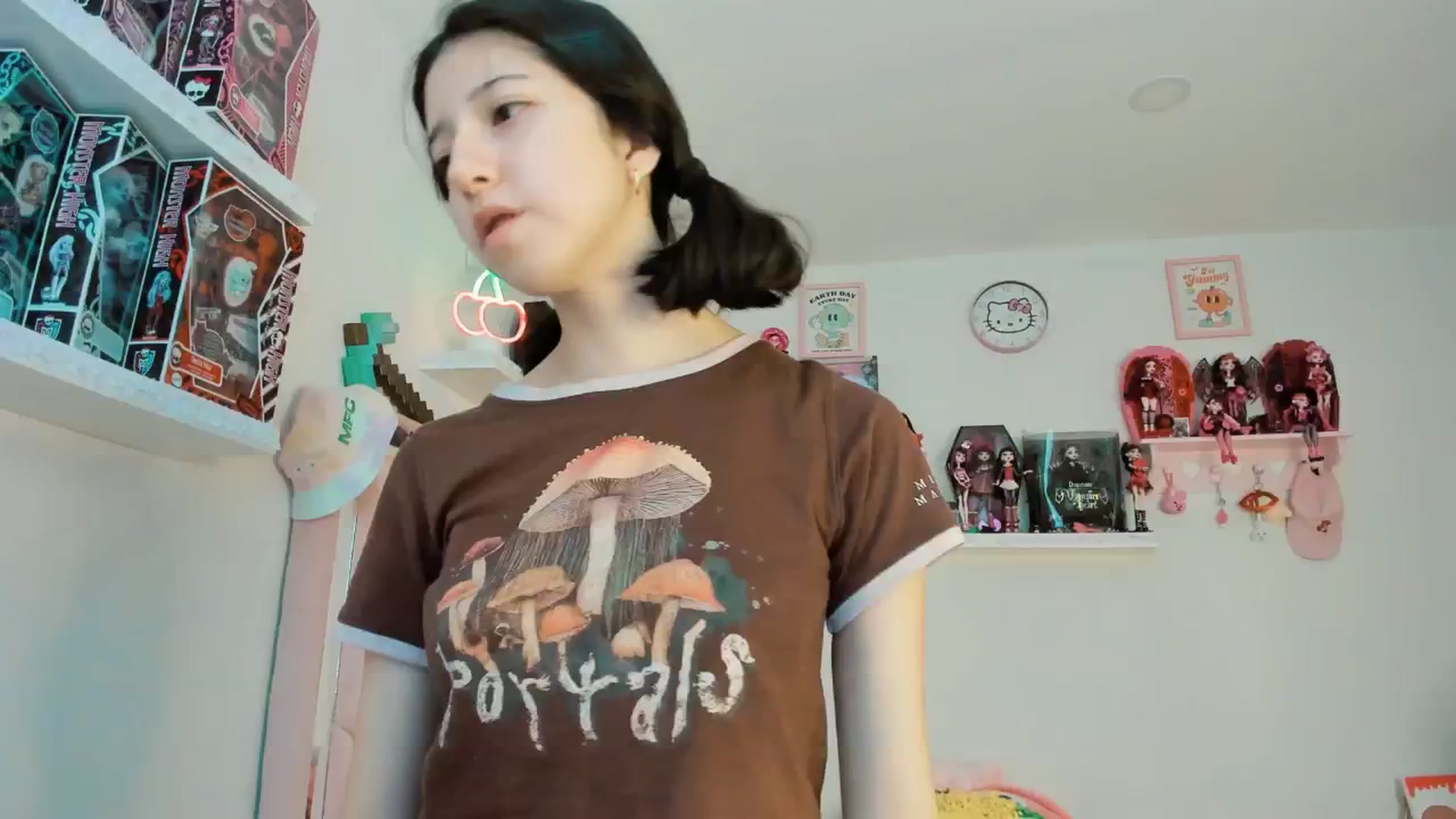 Gallery image thumbnail from Cherrycute666's myfreecams stream on, 01/19/2025, 01:07 image 10 of 20