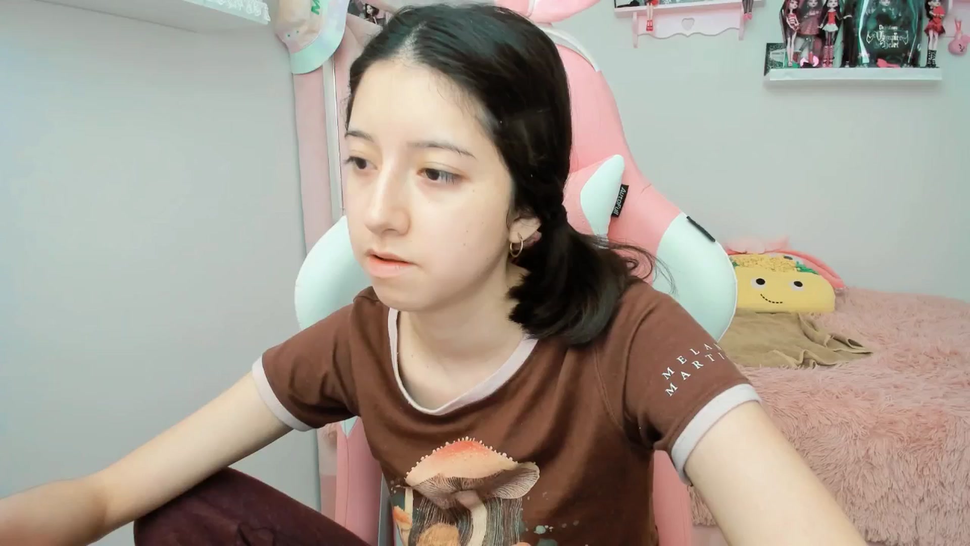 Gallery image thumbnail from Cherrycute666's myfreecams stream on, 01/19/2025, 01:07 image 3 of 20