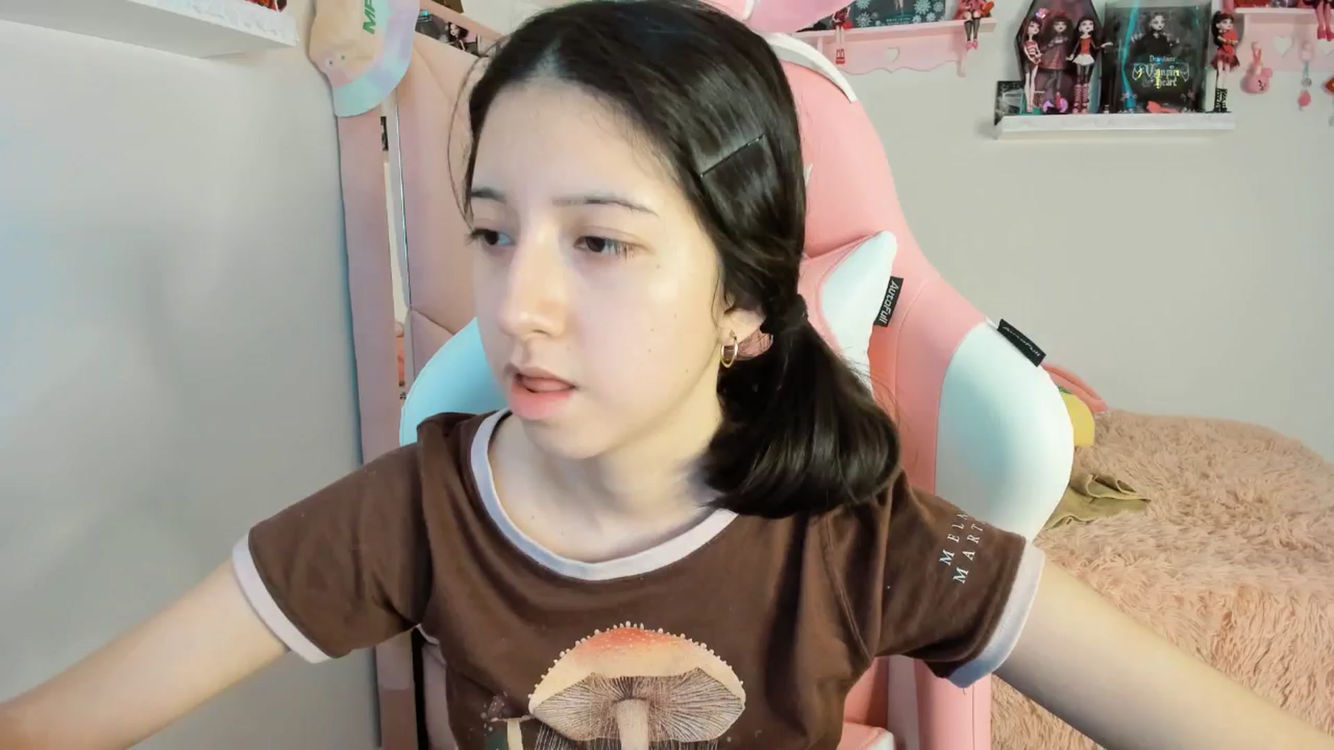 Gallery image thumbnail from Cherrycute666's myfreecams stream on, 01/19/2025, 01:07 image 13 of 20
